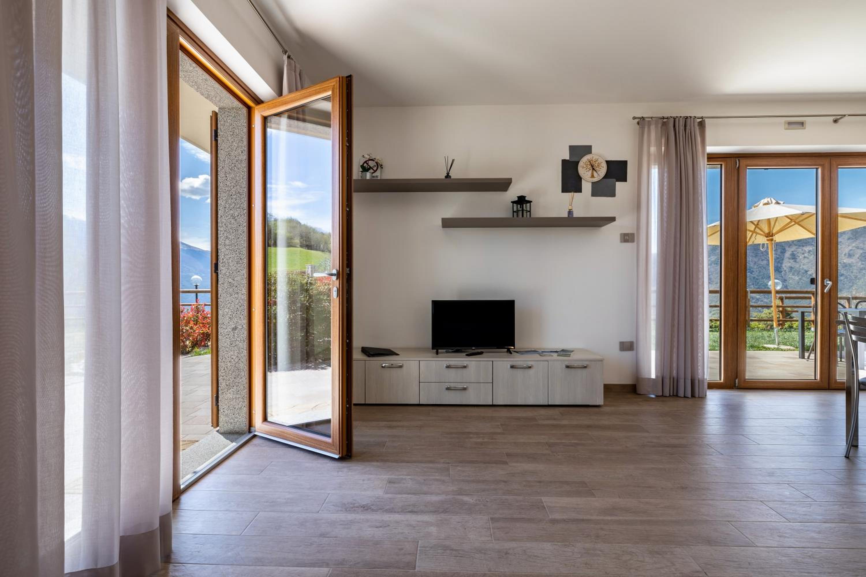 Two-Bedroom Deluxe Apartment with Garden View