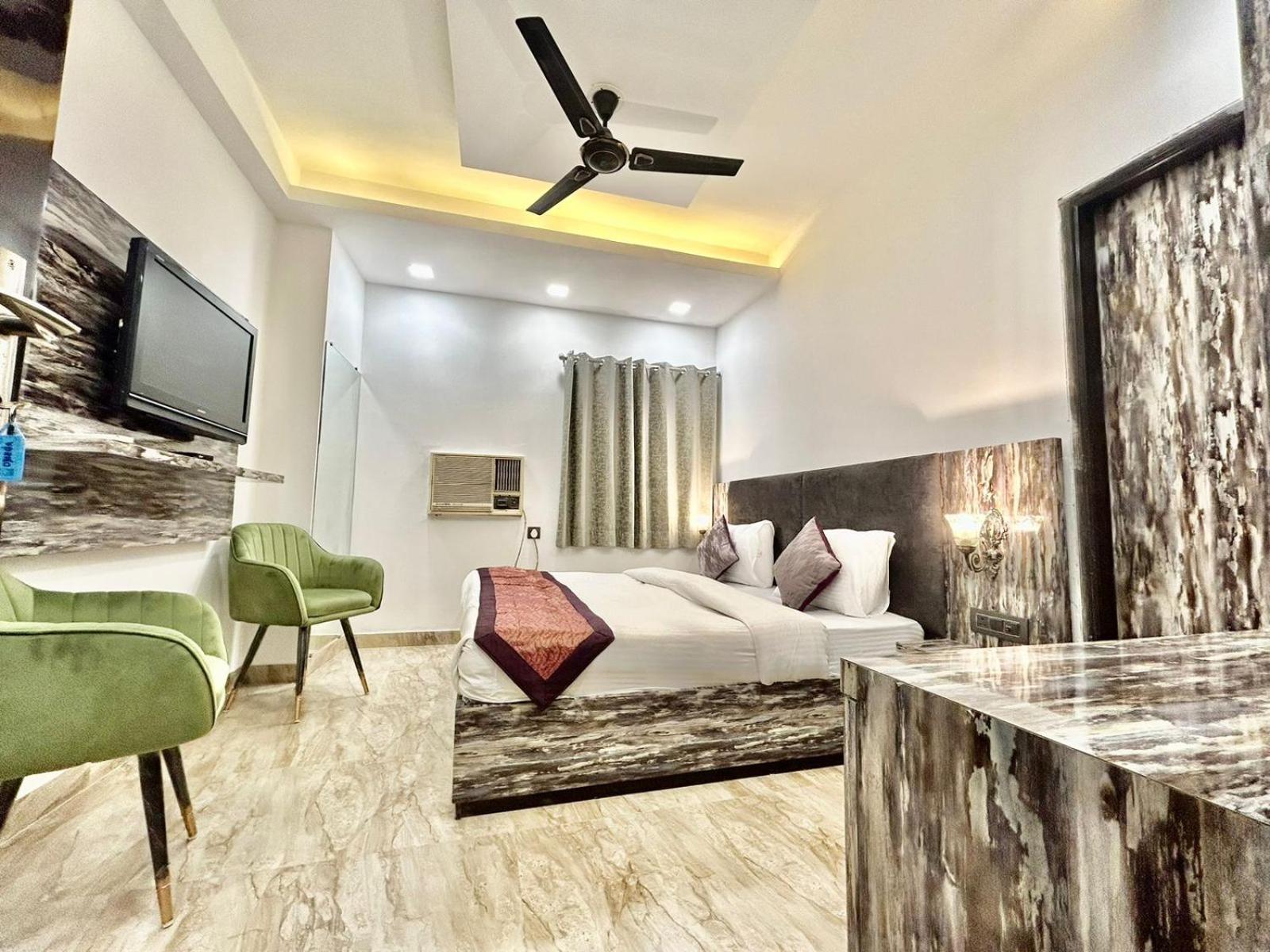 Deluxe Double Room - Photo 8