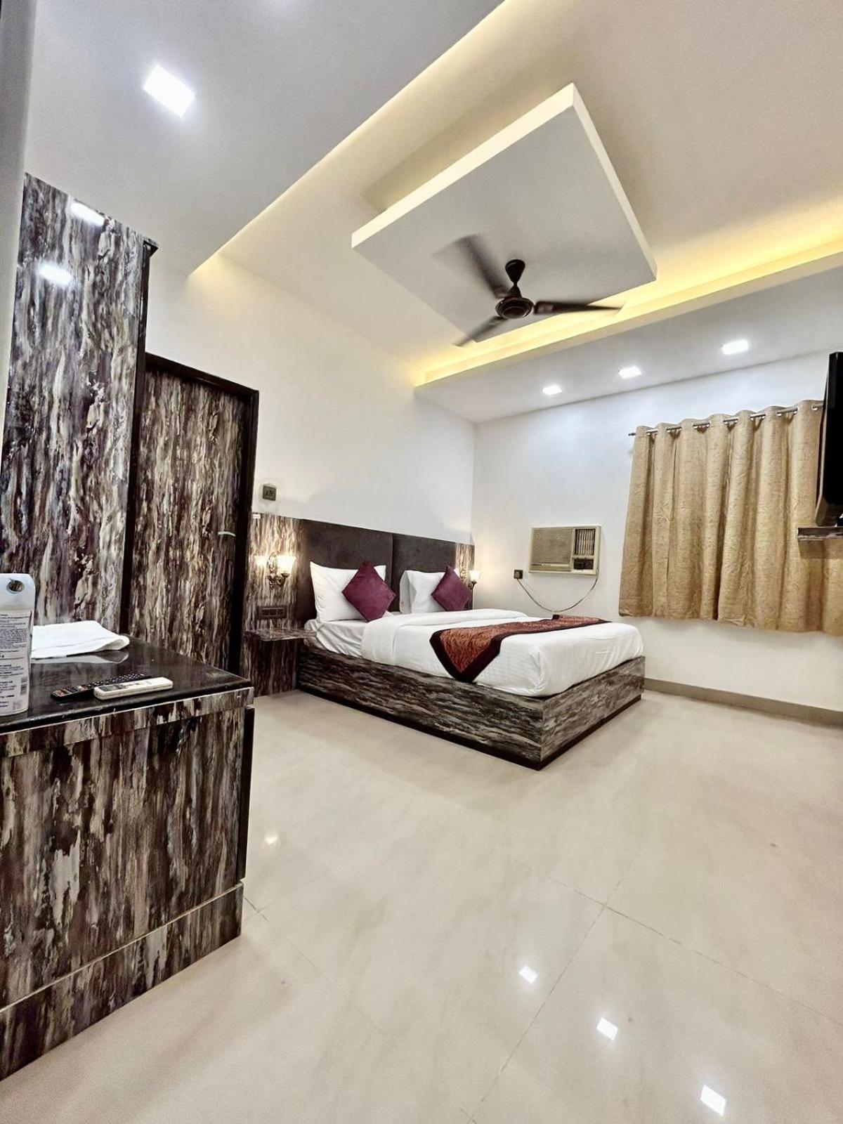 Deluxe Double Room - Photo 9