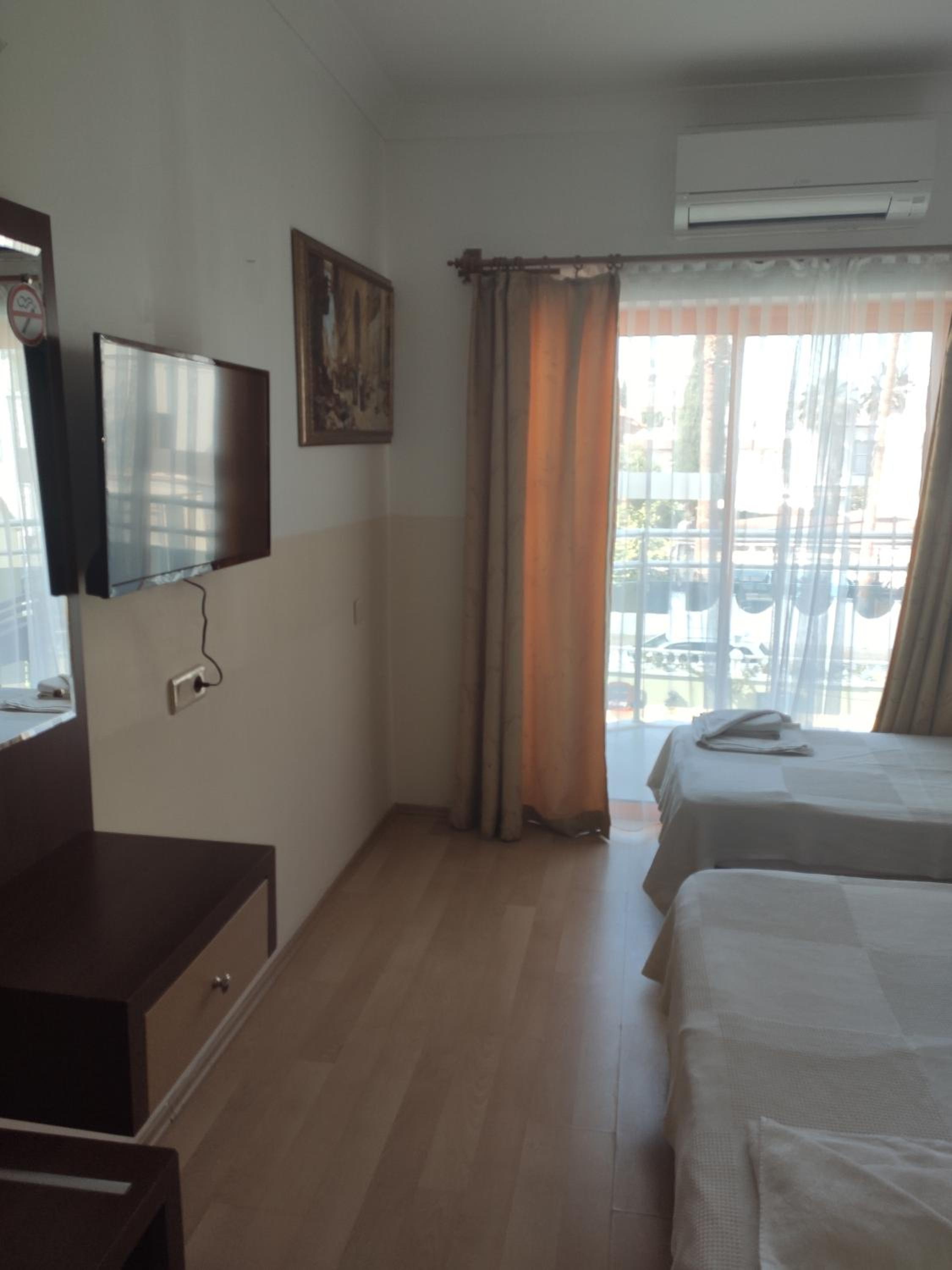 Standard Double or Twin Room photo 2