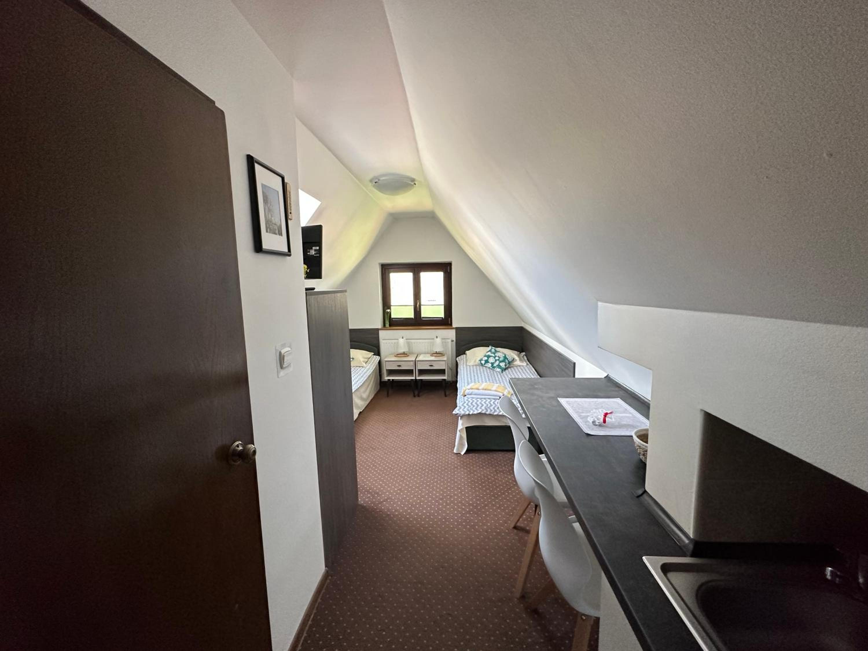 Twin Room - Attic photo 1
