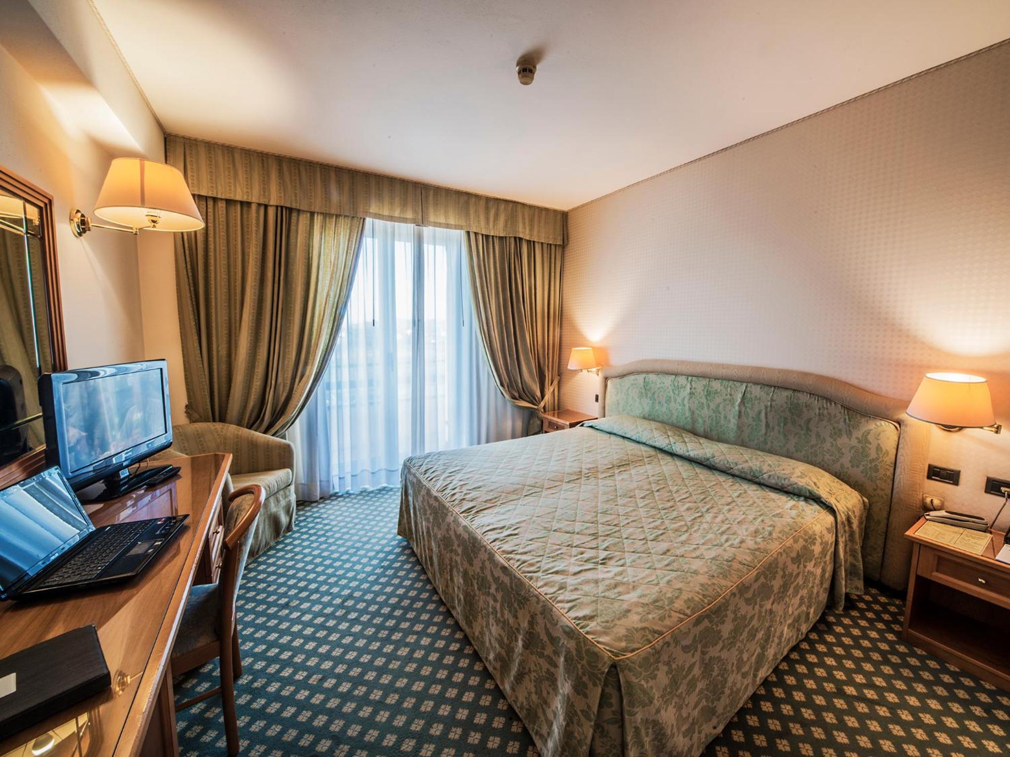 Double Room - Photo 5