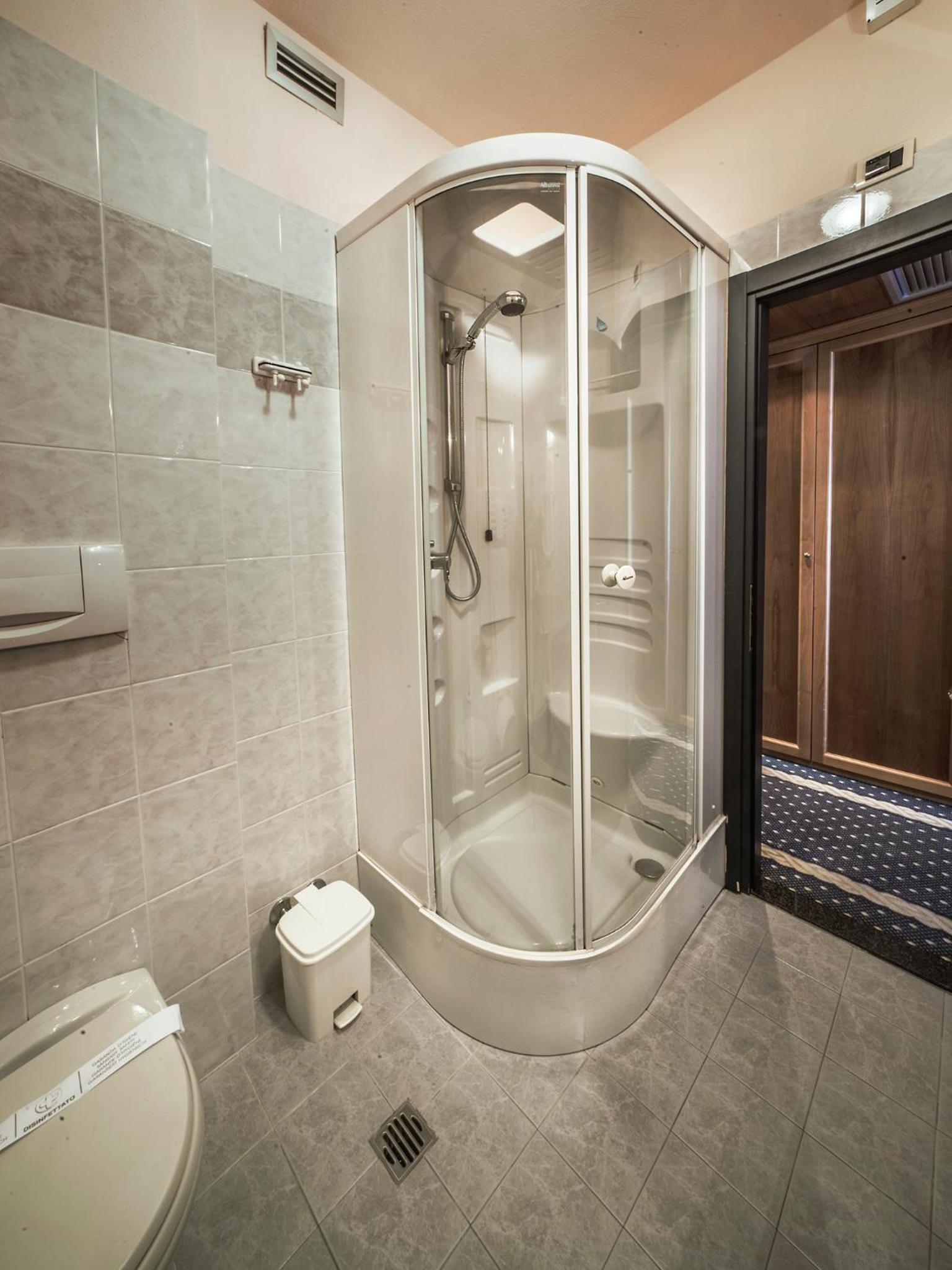 Double Room - Photo 4