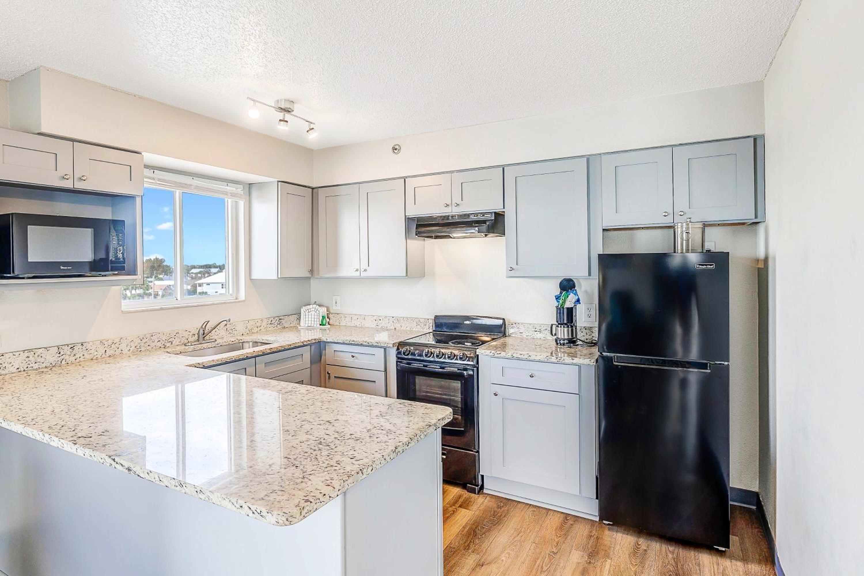 Beachfront Classic Room - Queen/Queen with Kitchen - Split Accommodations - Photo 2