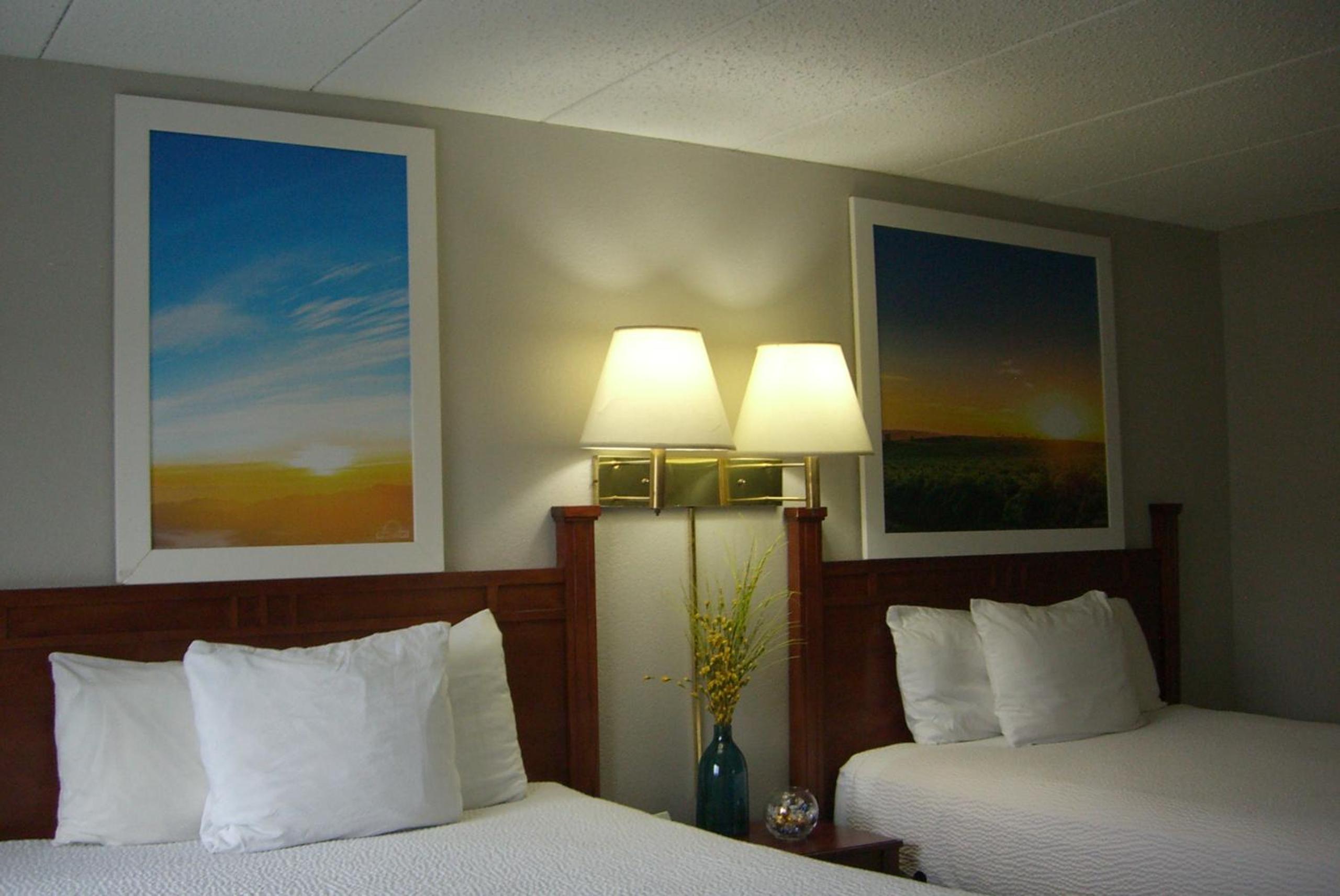 Queen Room with Two Queen Beds - Non-Smoking - Photo 1