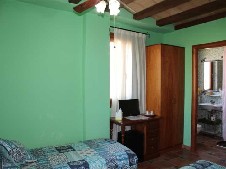 Double Room with Private Bathroom photo 3