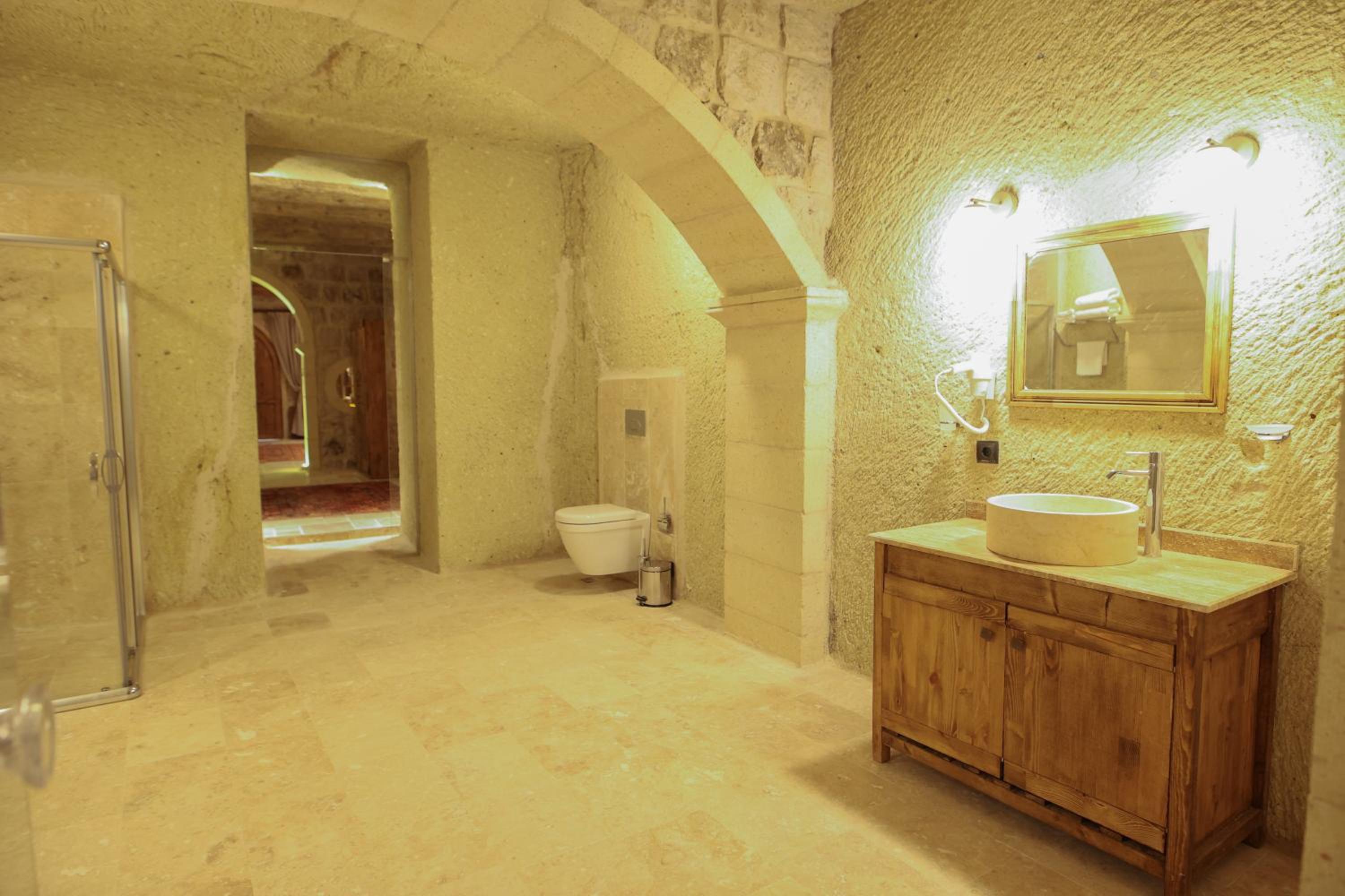 Suite with Private Pool - Photo 13