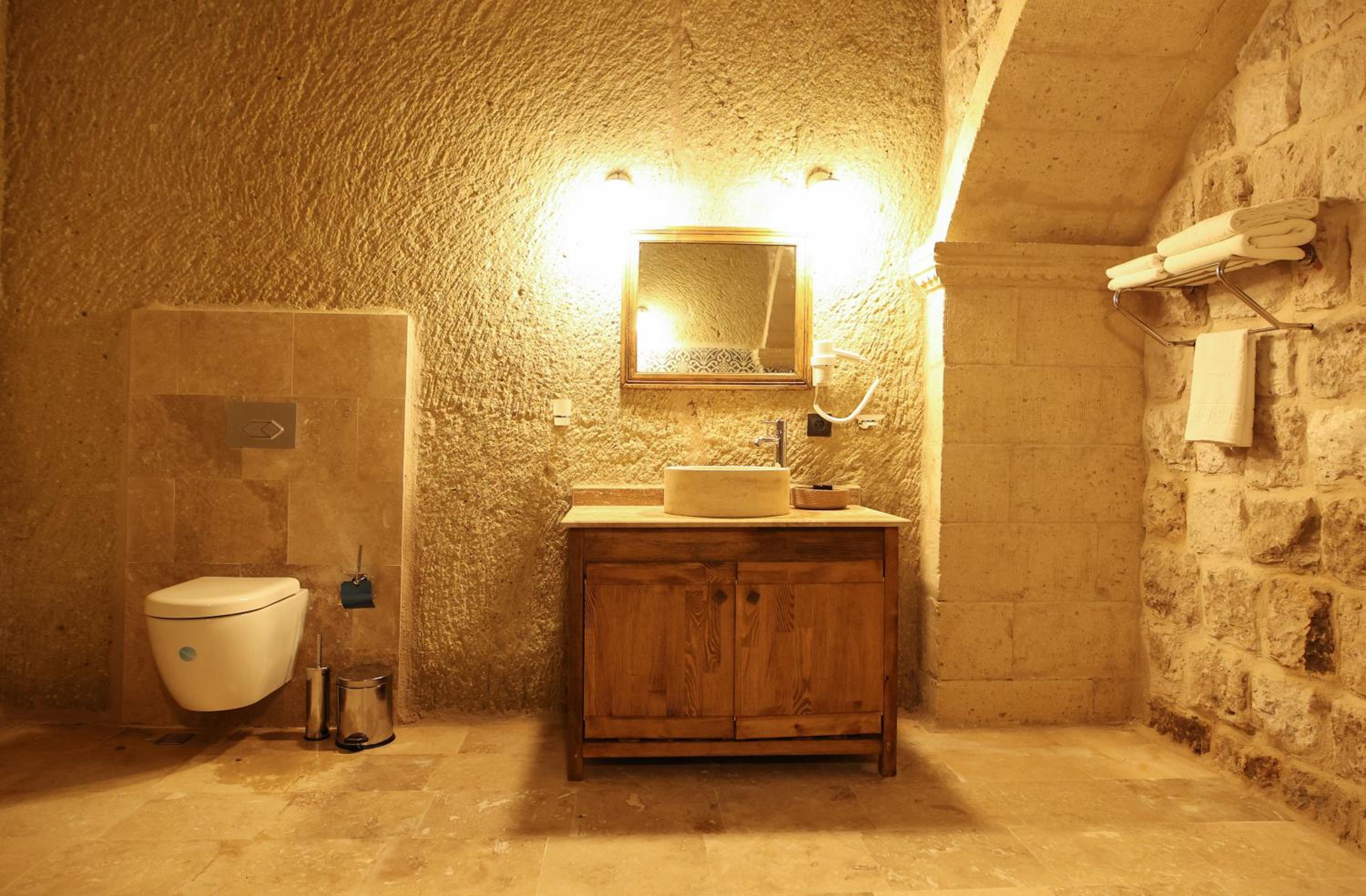 Suite with Private Pool - Photo 23
