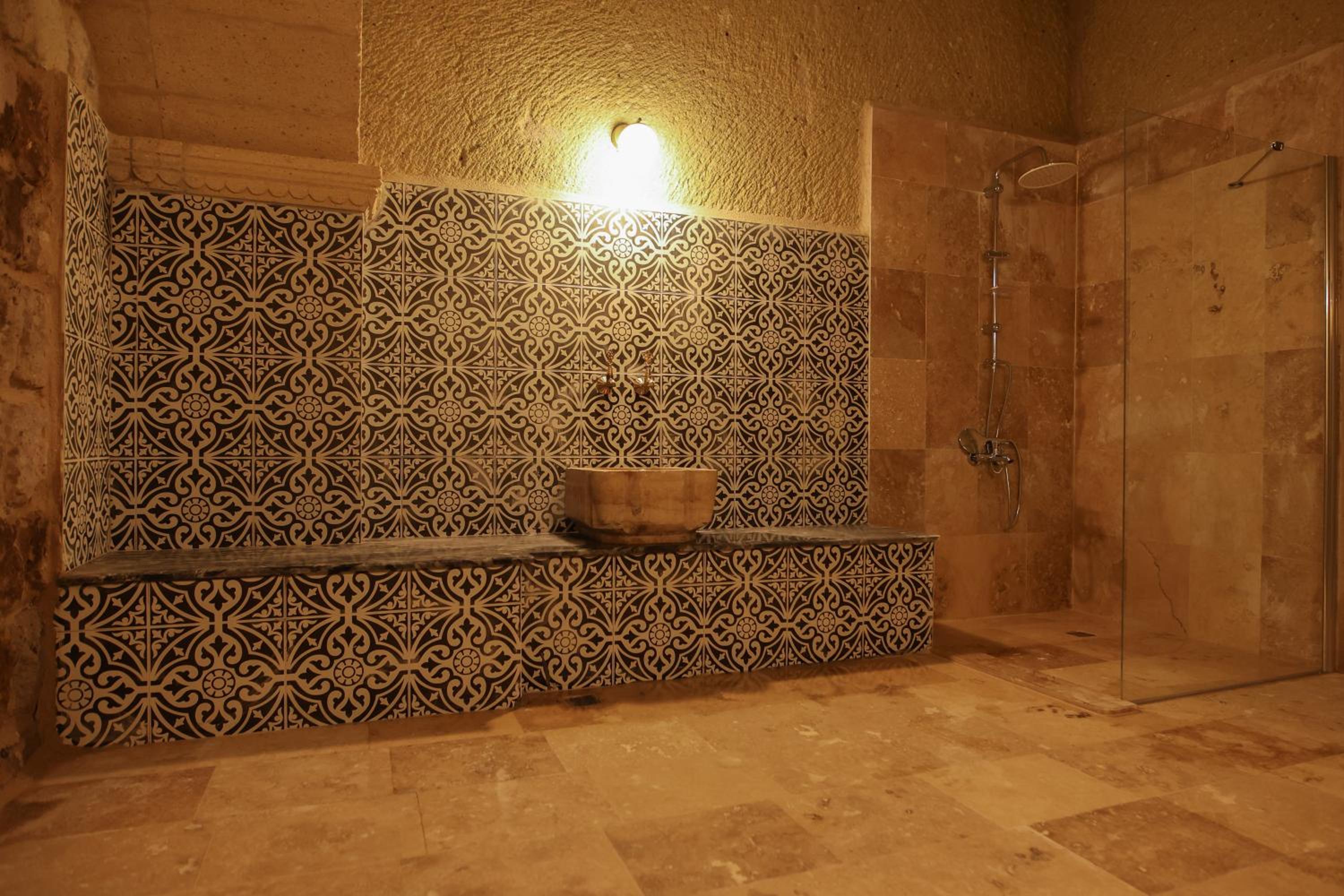 Suite with Private Pool - Photo 15