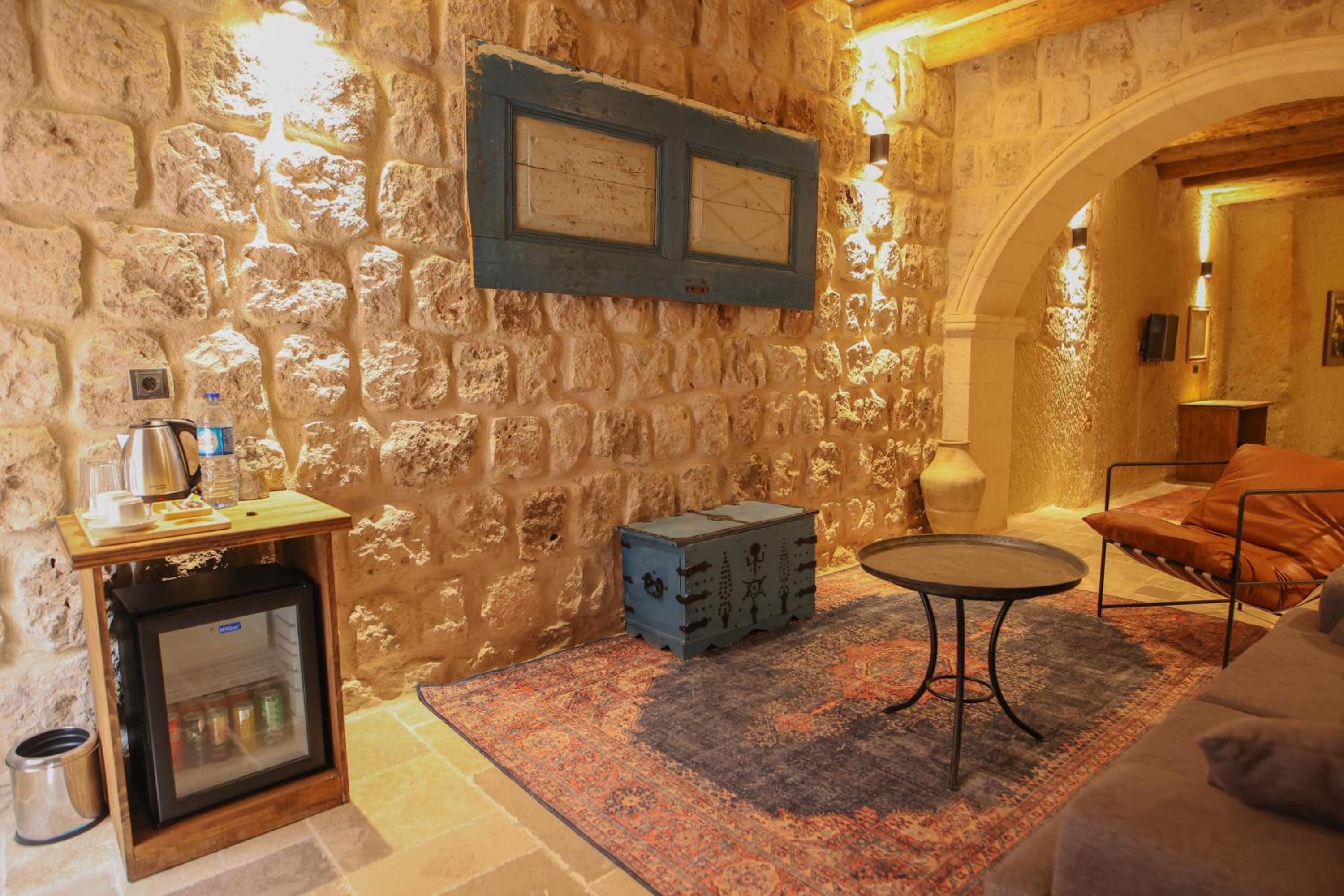 Suite with Private Pool - Photo 22