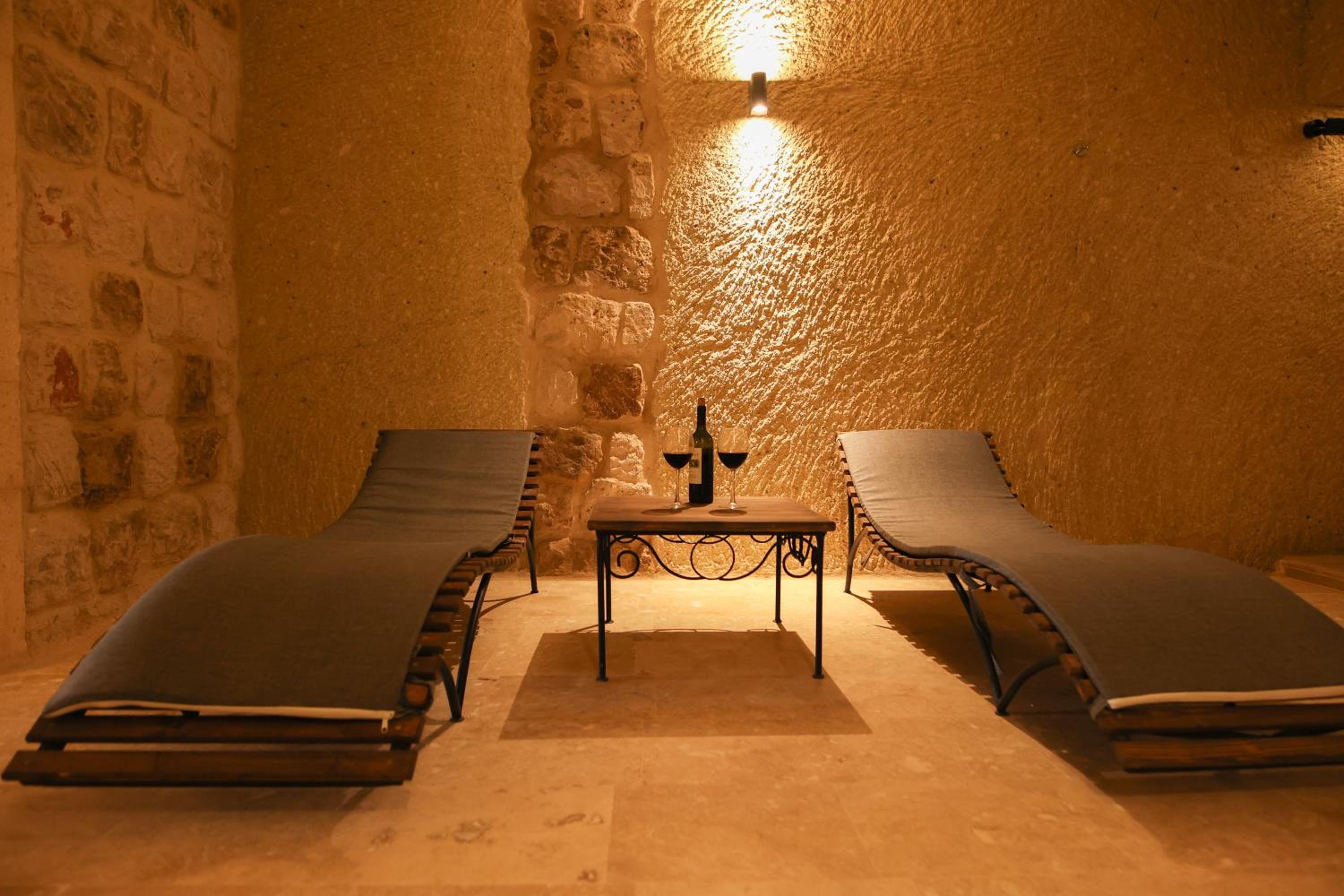 Suite with Private Pool - Photo 11