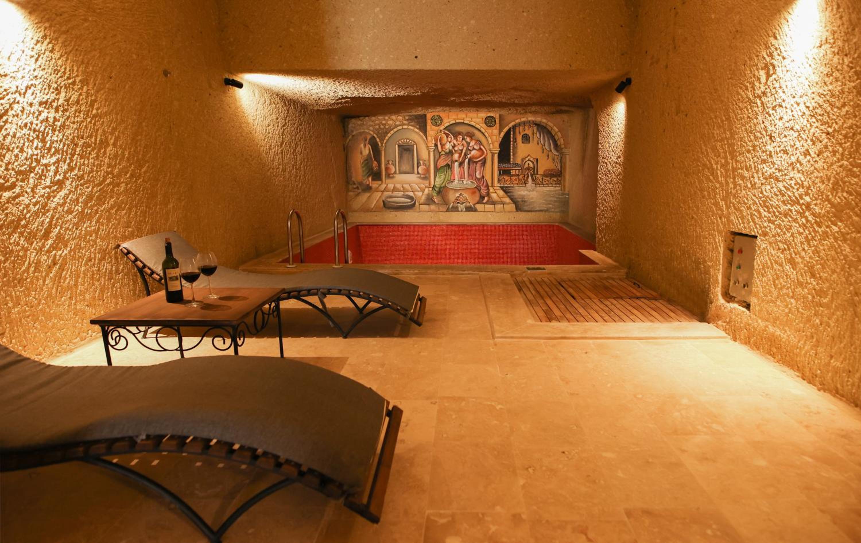 Suite with Private Pool - Photo 8