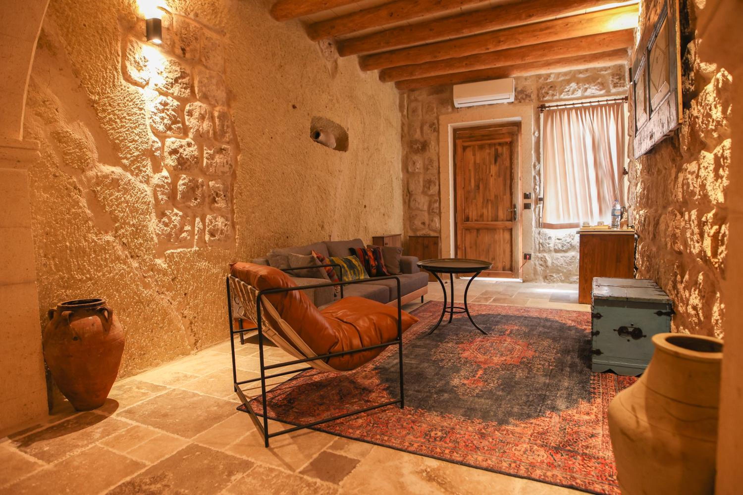 Suite with Private Pool - Photo 16