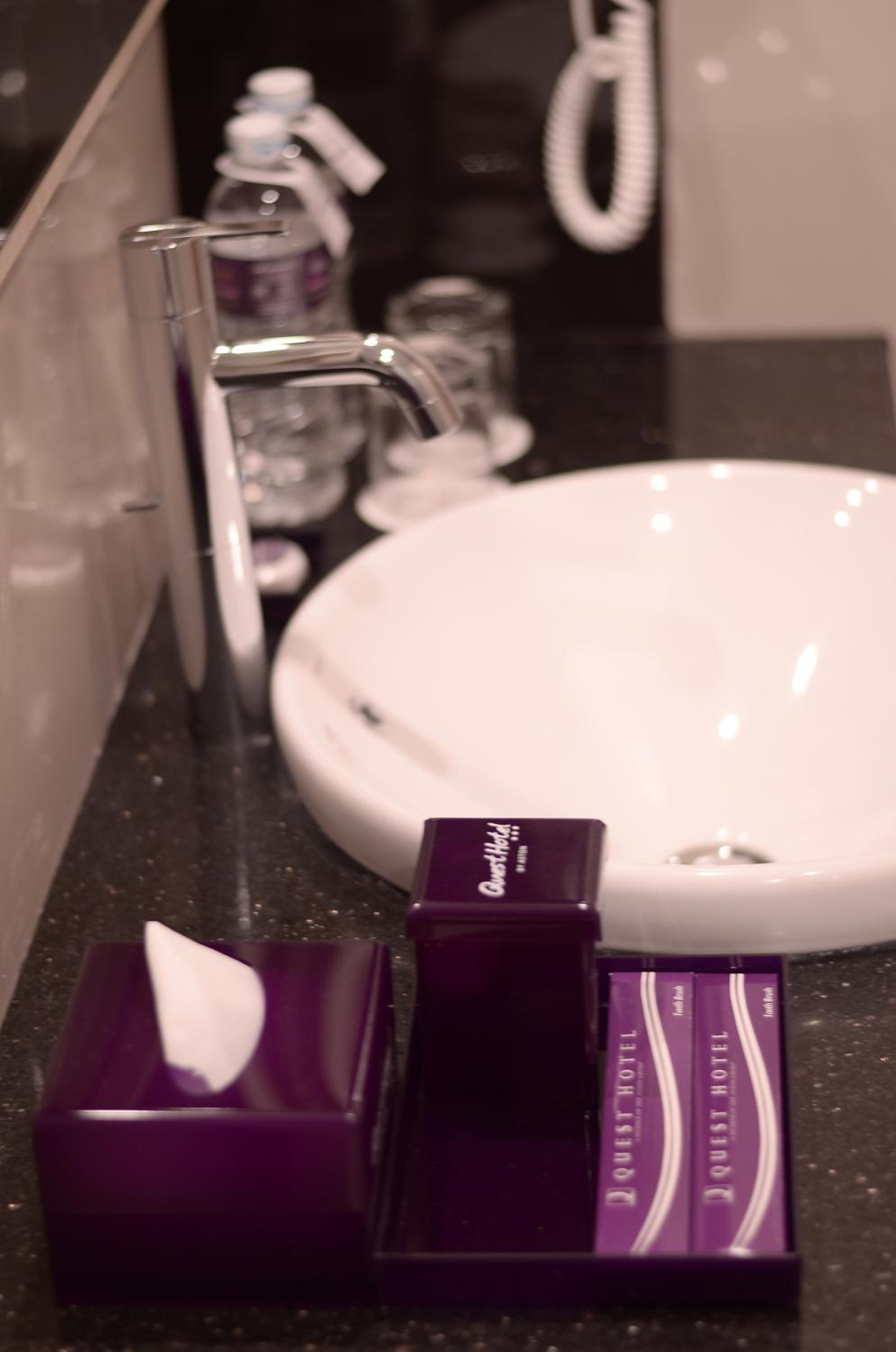Deluxe Double or Twin Room - Photo 8