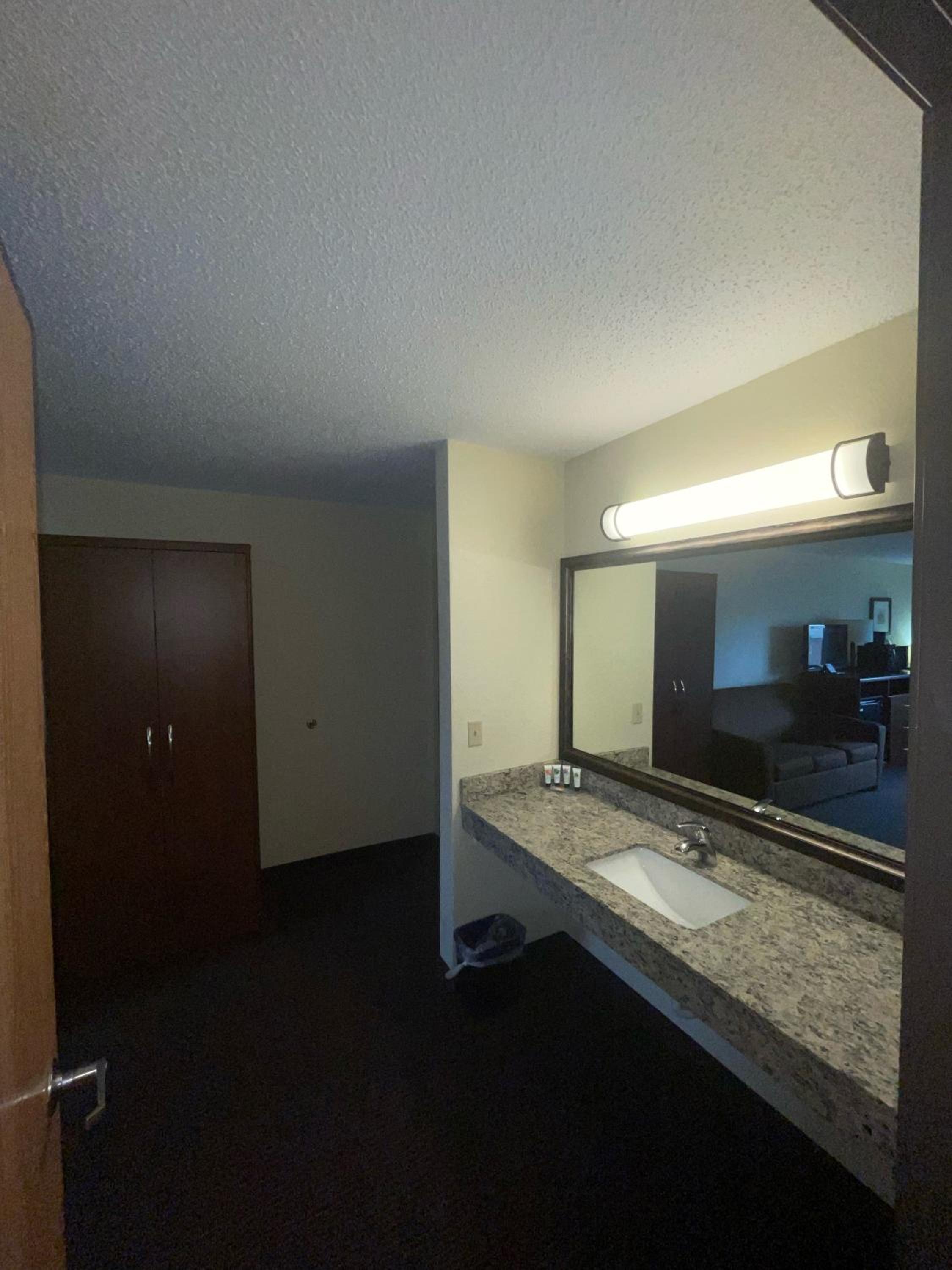 Queen Suite photo 2