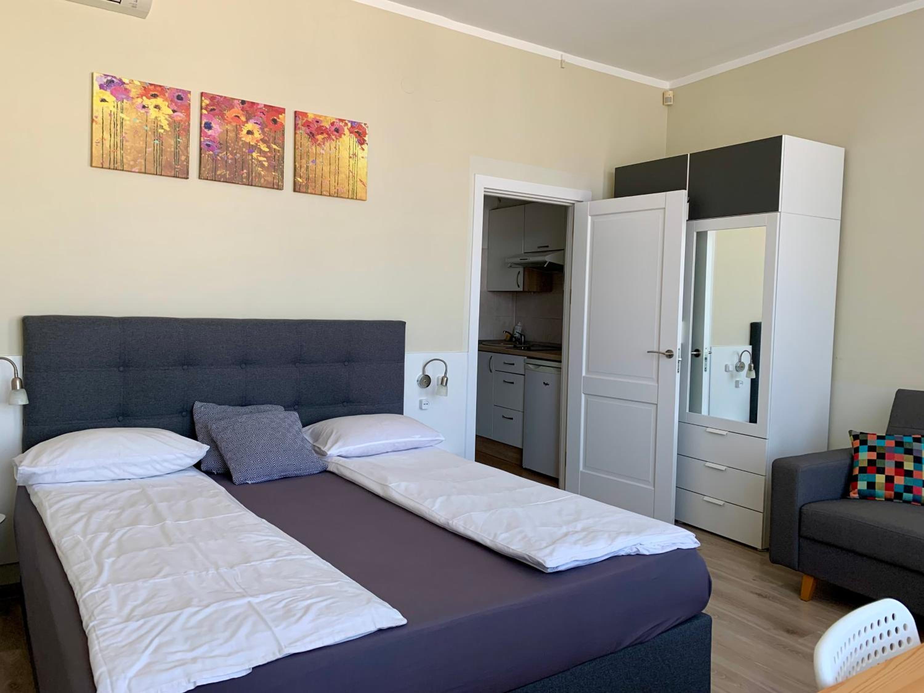 One-Bedroom Apartment - Photo 7