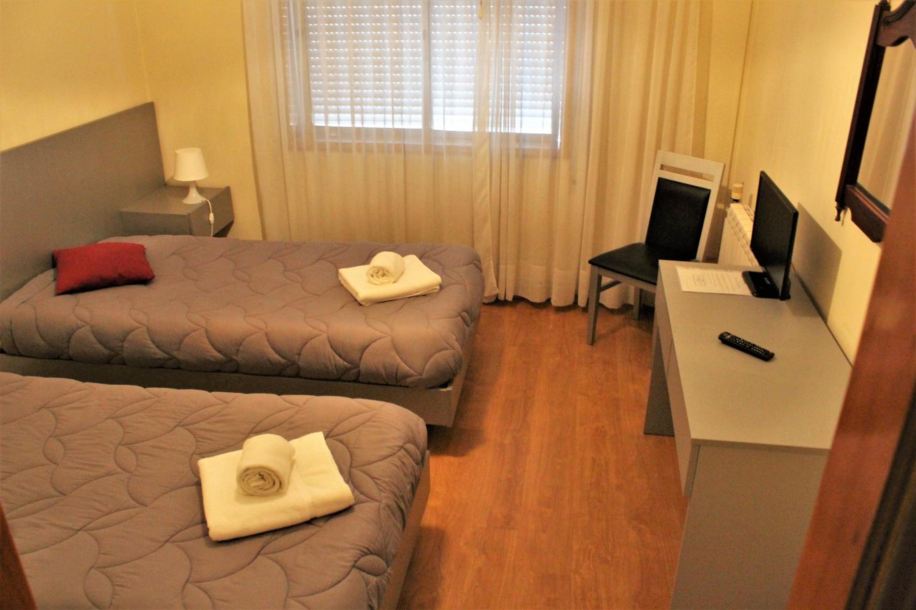 Double Room with 2 Single Bed - Photo 4