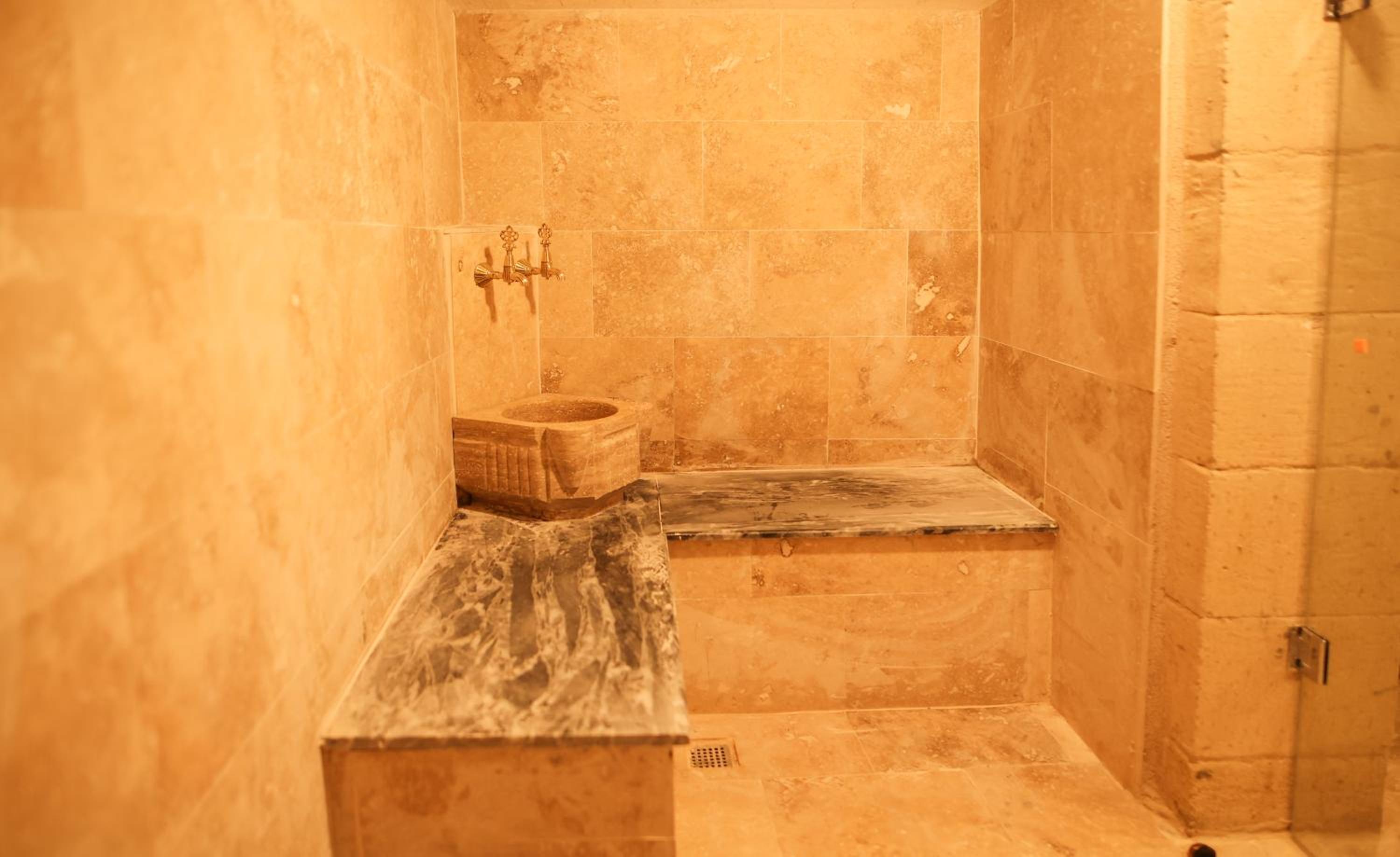 Deluxe Suite - Photo 12