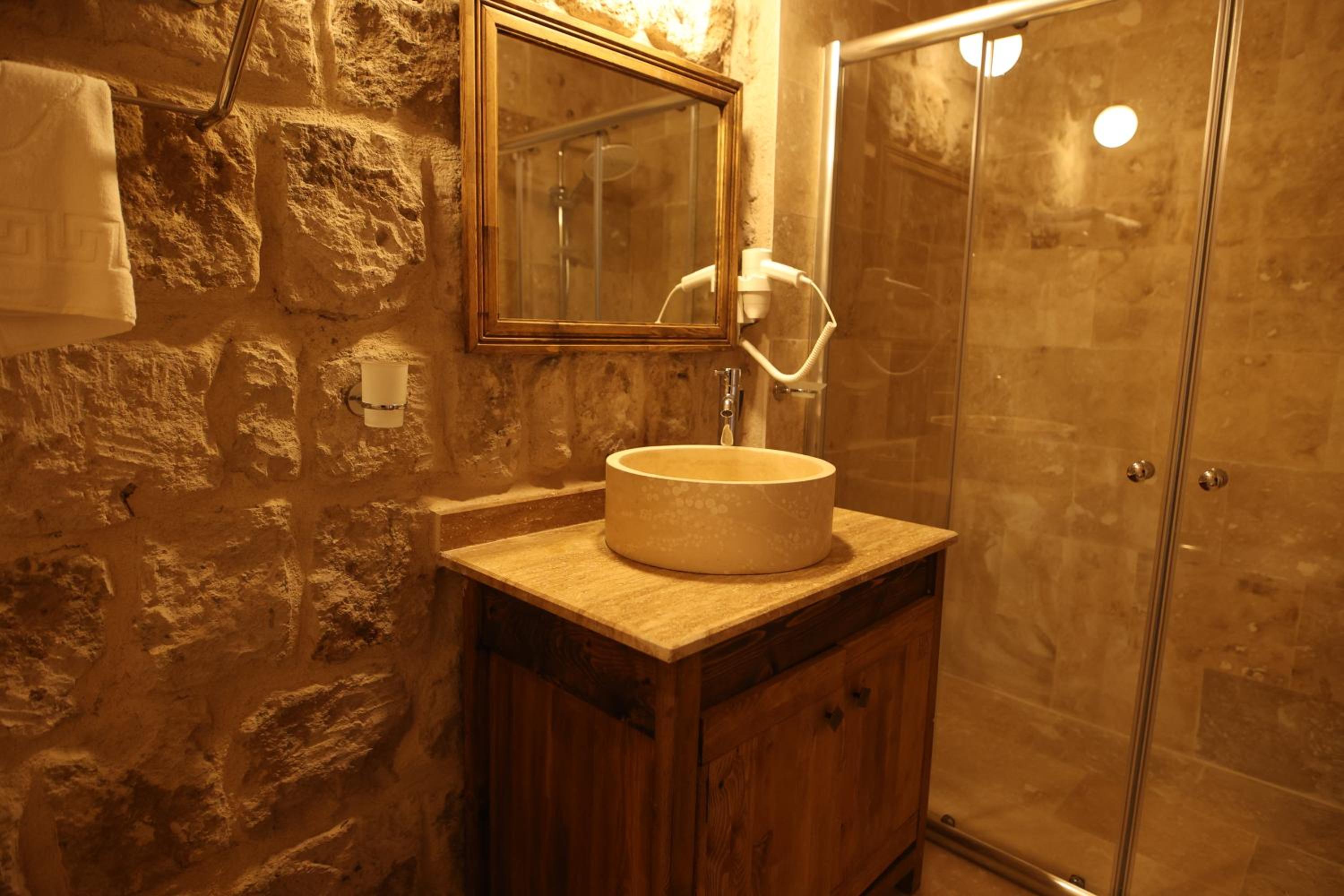 Deluxe Suite - Photo 20