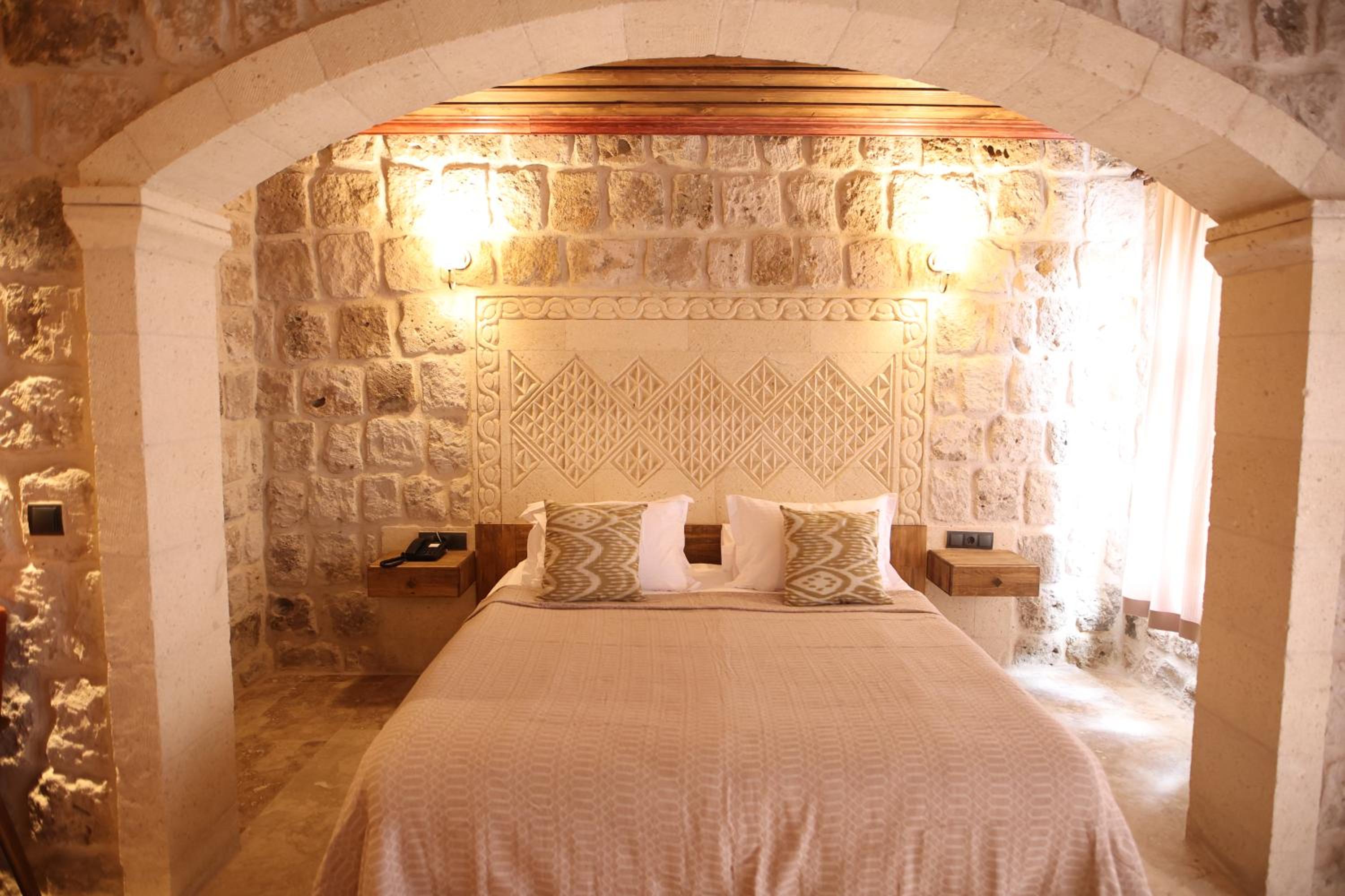 Deluxe Suite - Photo 7