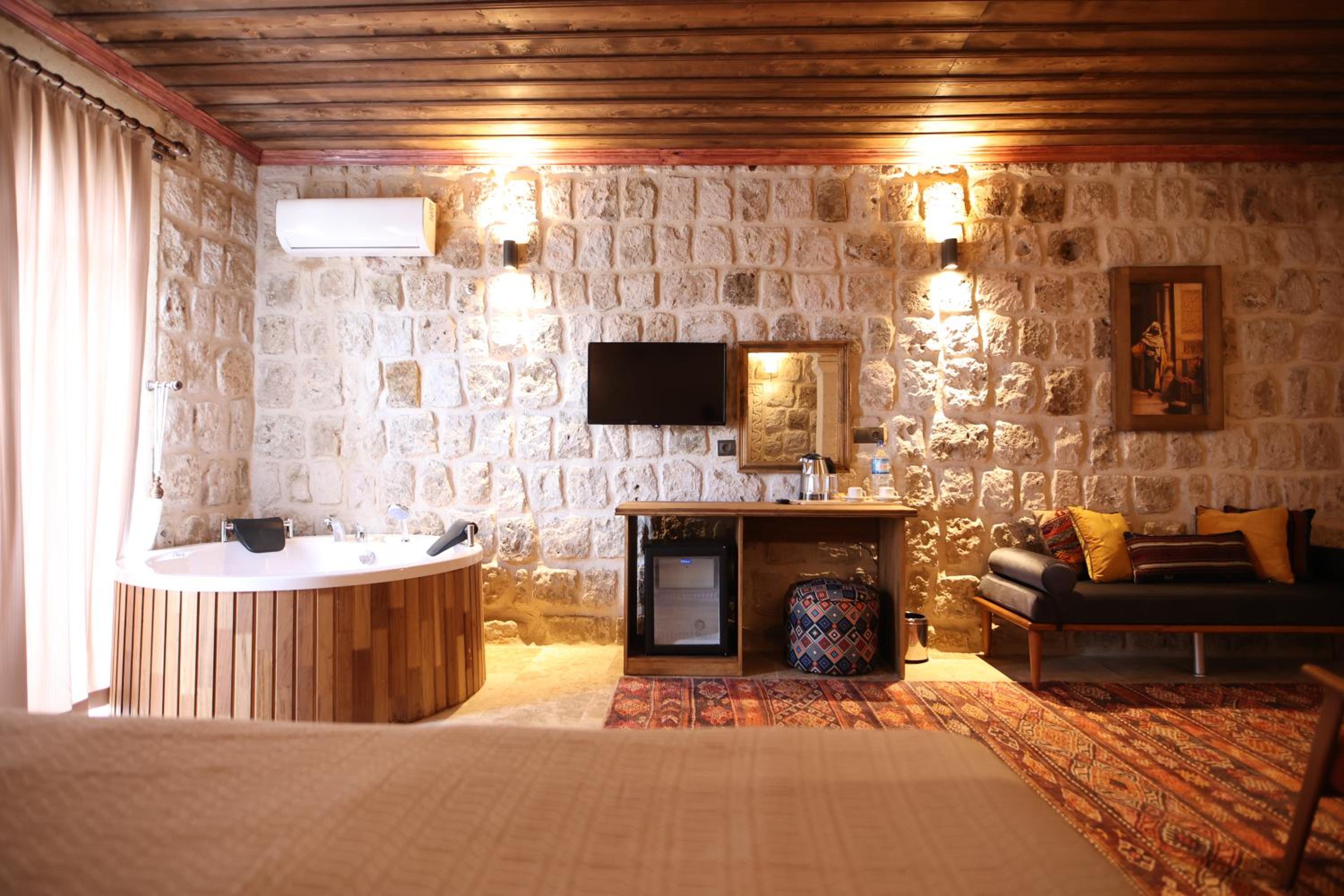 Deluxe Suite - Photo 11