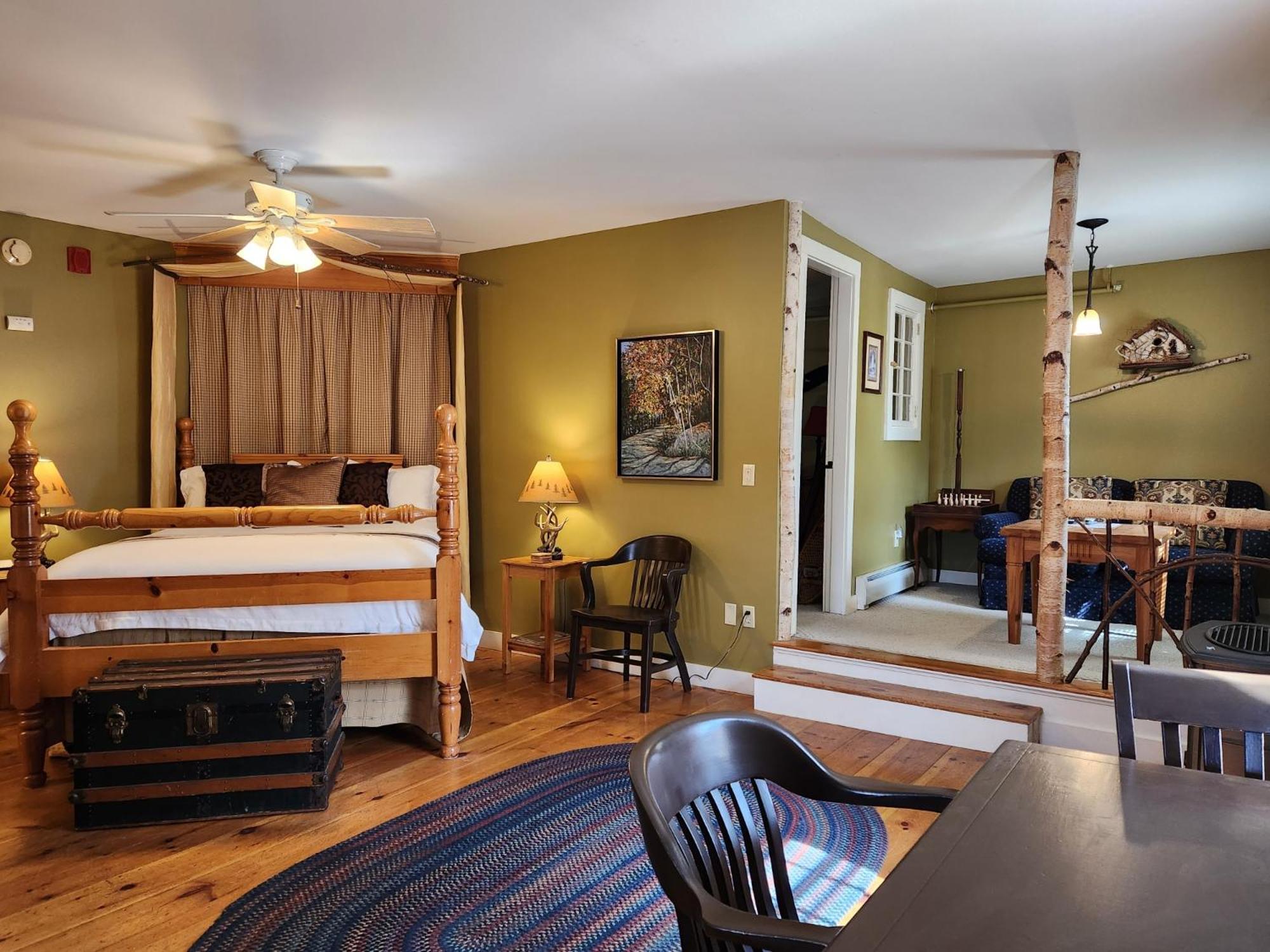 Queen Room - Birch Retreat