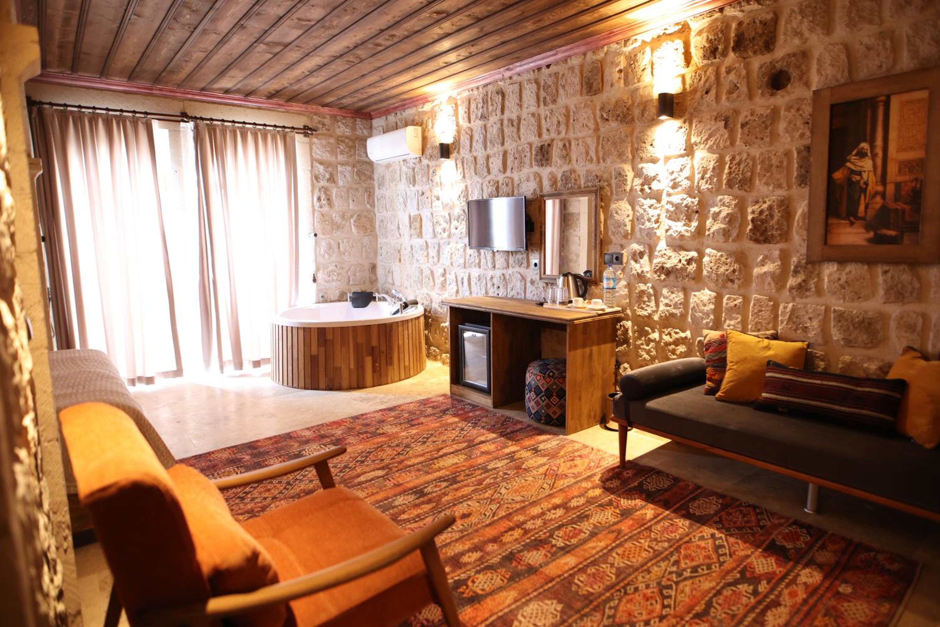 Deluxe Suite - Photo 9