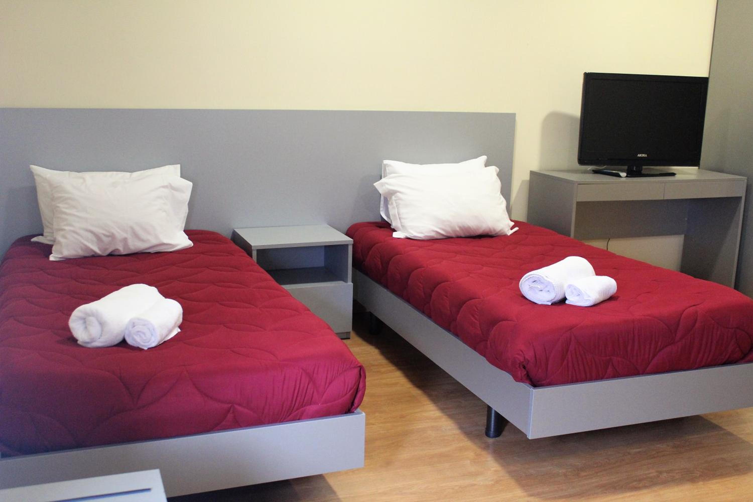 Double Room with 2 Single Bed - Photo 5