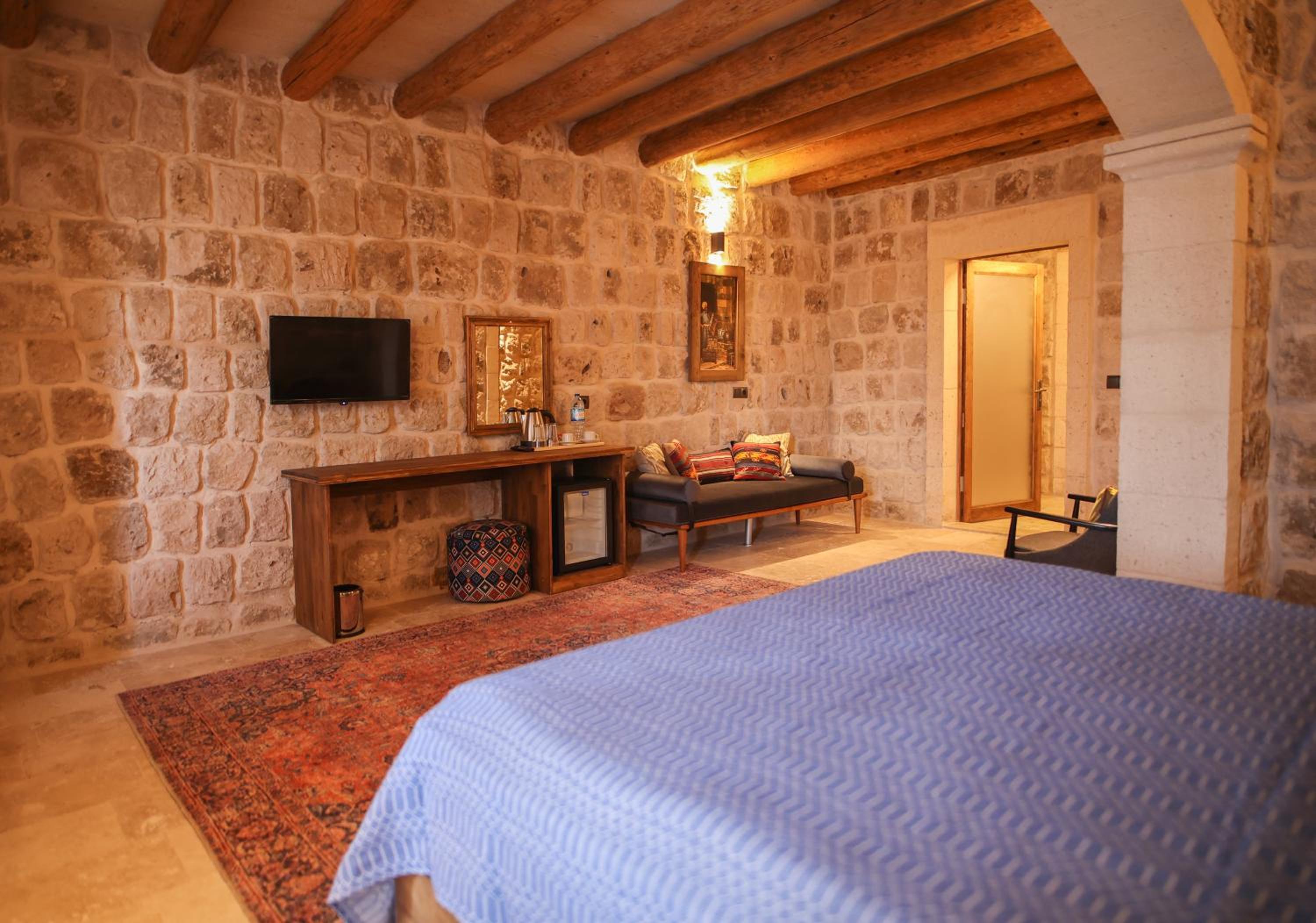 Deluxe Suite - Photo 6