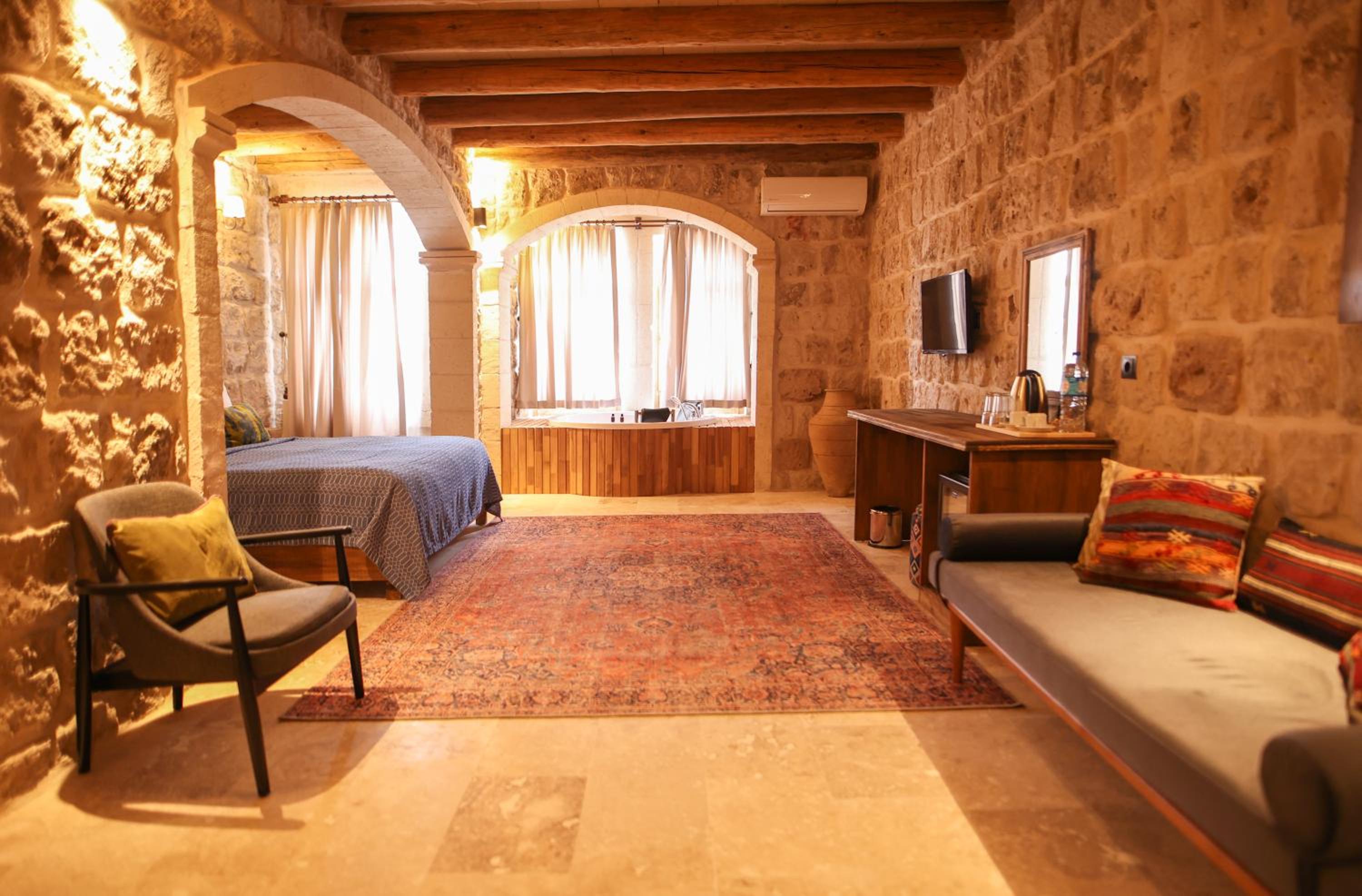 Deluxe Suite - Photo 16