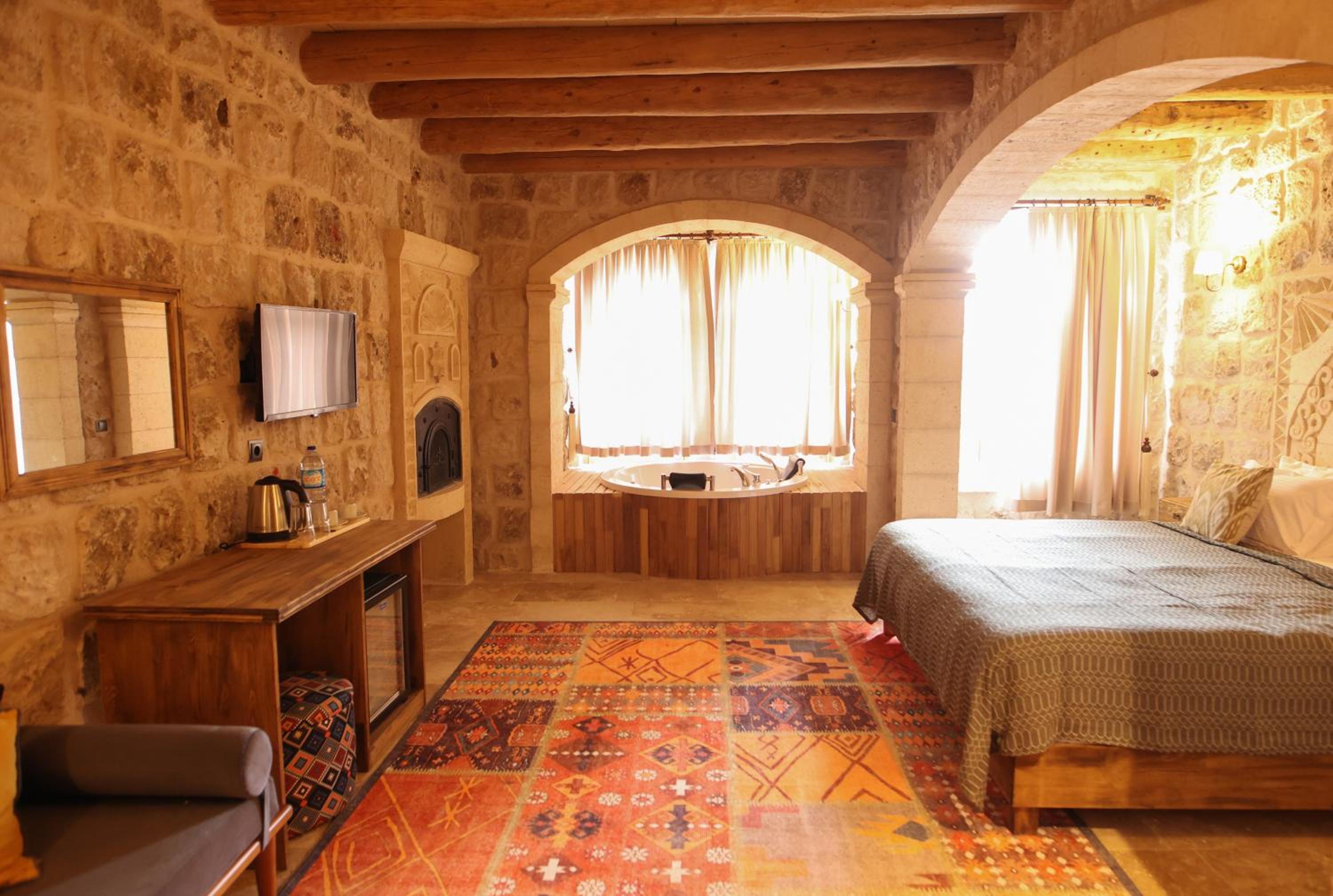 Deluxe Suite - Photo 5
