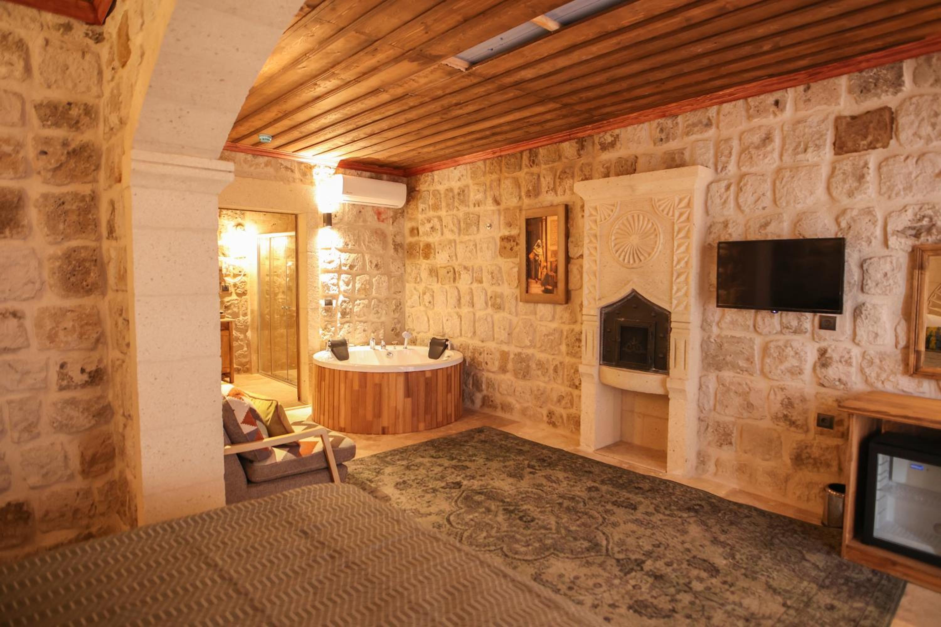 Deluxe Suite - Photo 3