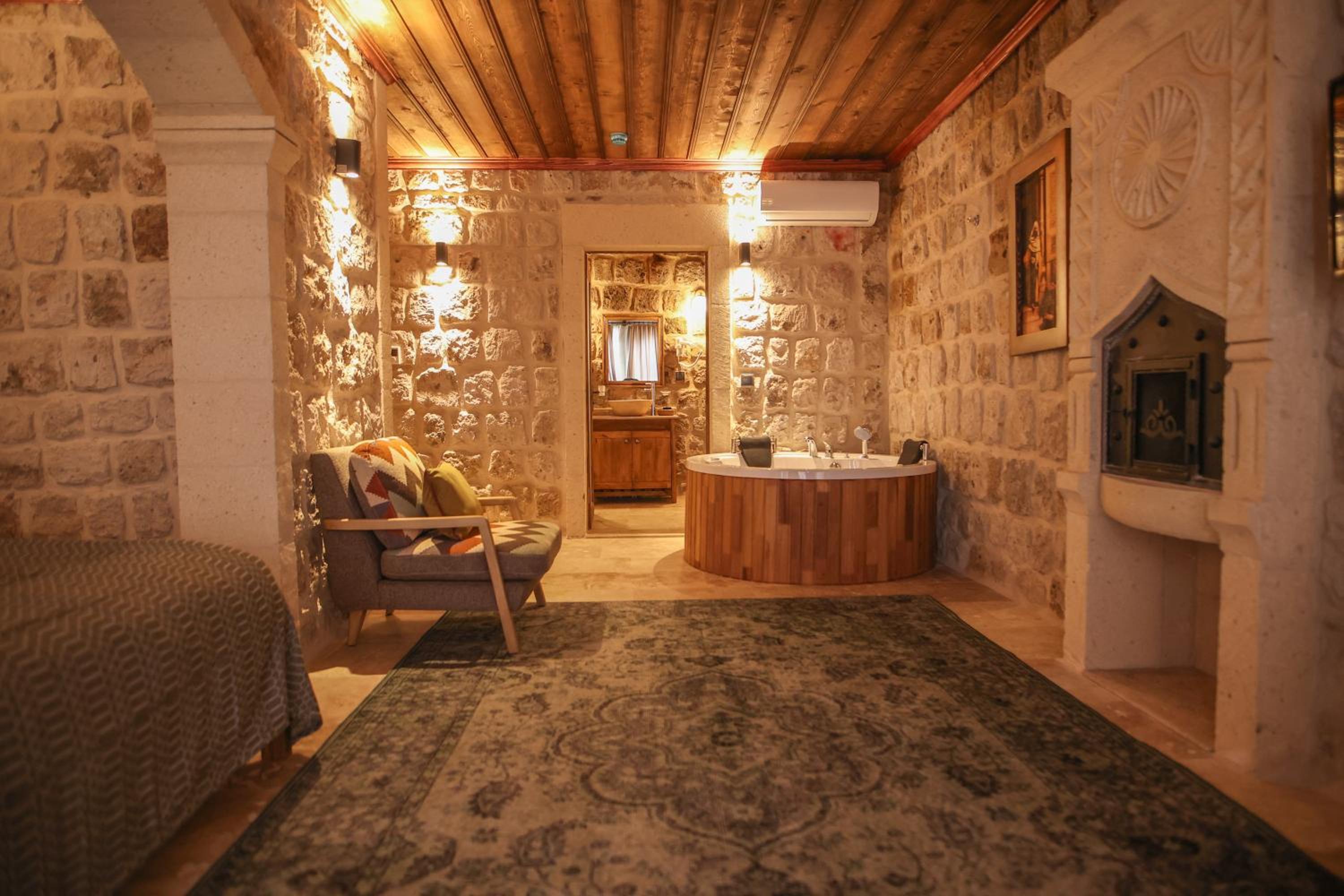 Deluxe Suite - Photo 24