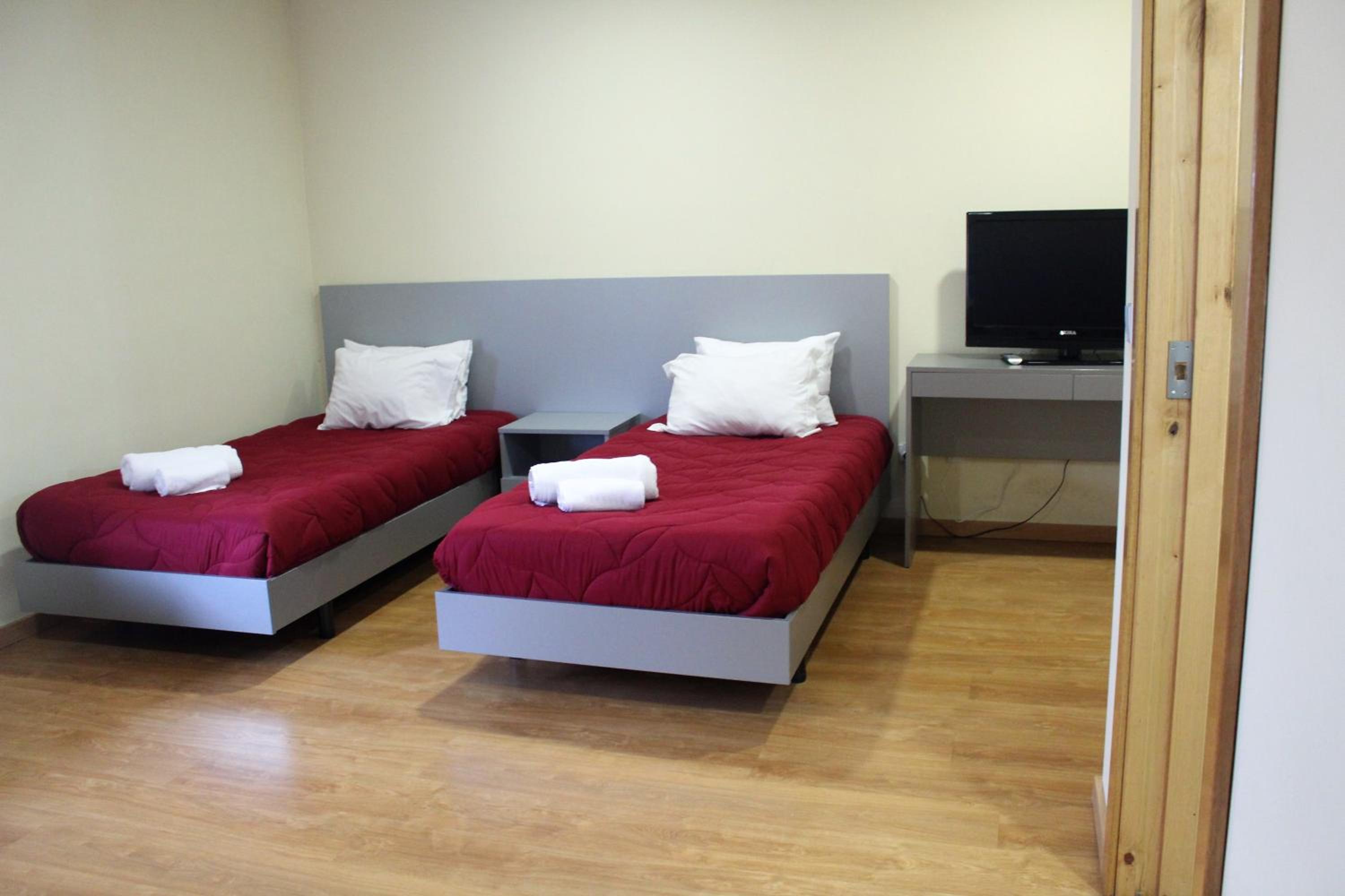 Double Room with 2 Single Bed - Photo 6