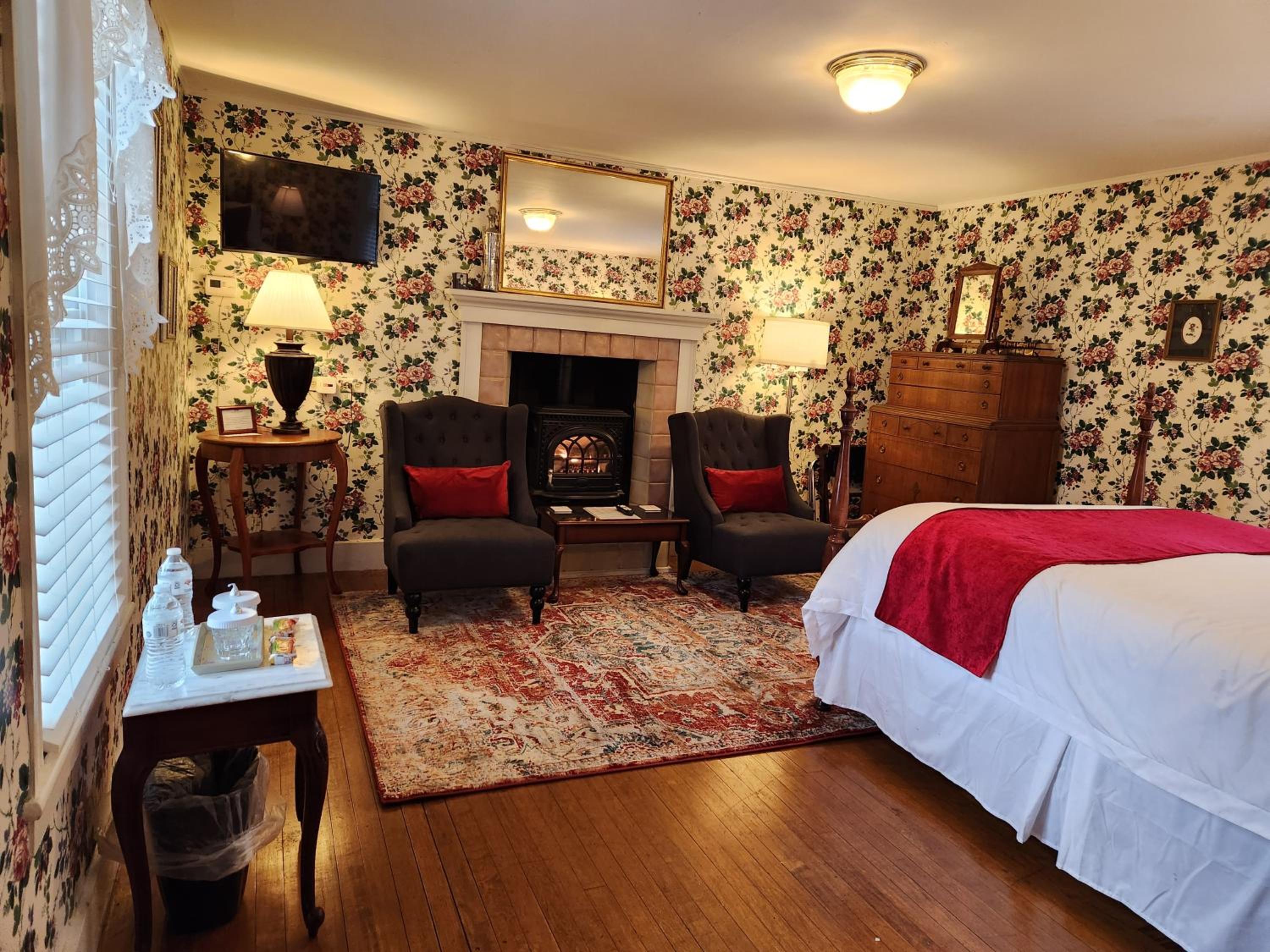 Queen Room - Victorian