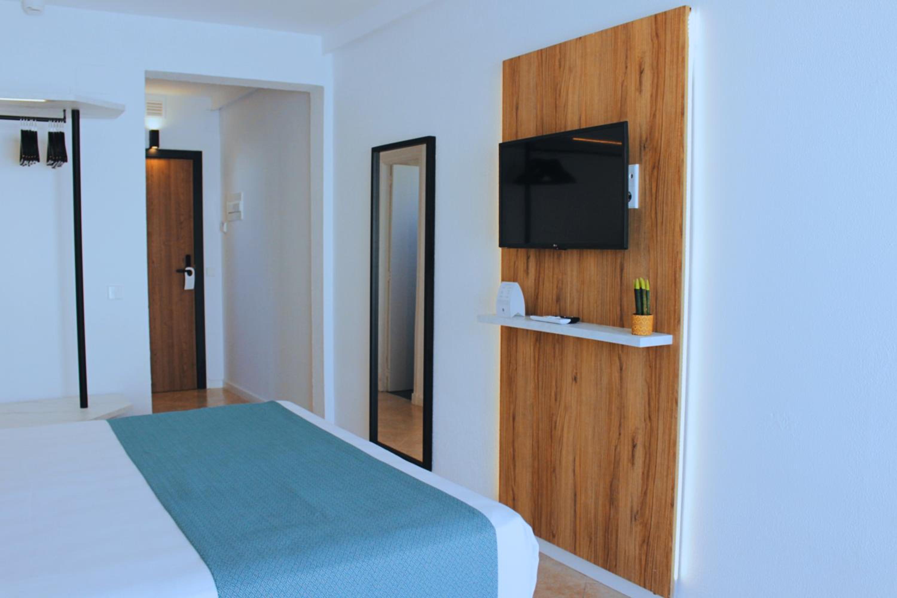 Habitación Doble Estándar o con Dos Camas Individuales. Habitación Doble Estándar o con Dos Camas Individuales.