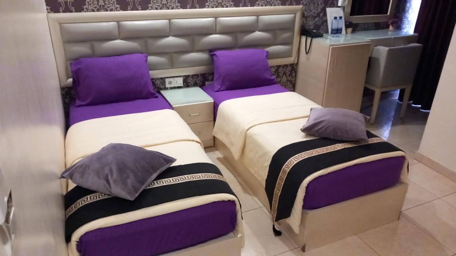 Standard Twin Room with Private Bathroom - Photo 1