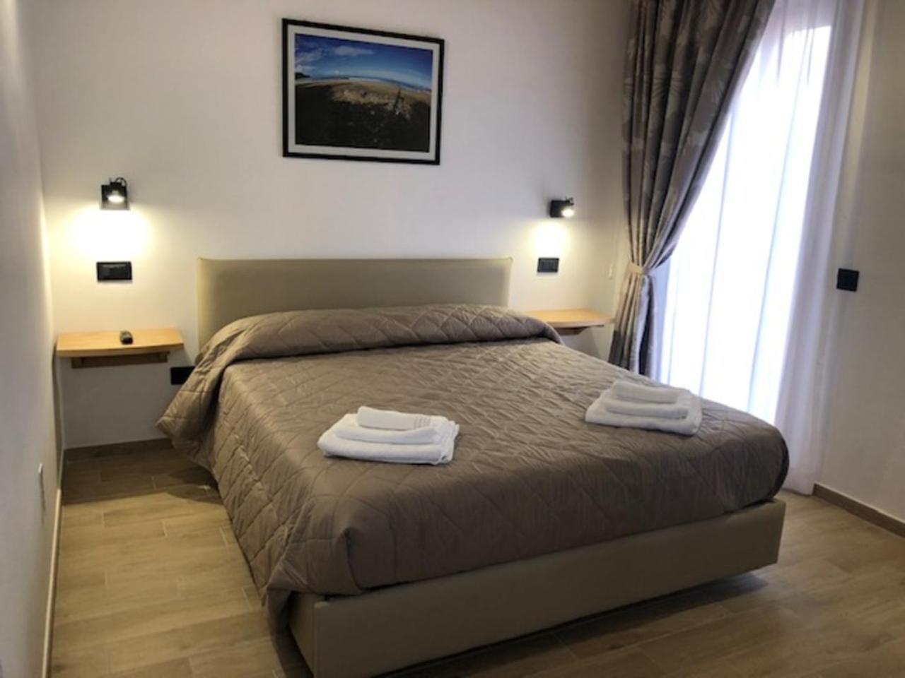 Standard King Room photo 3