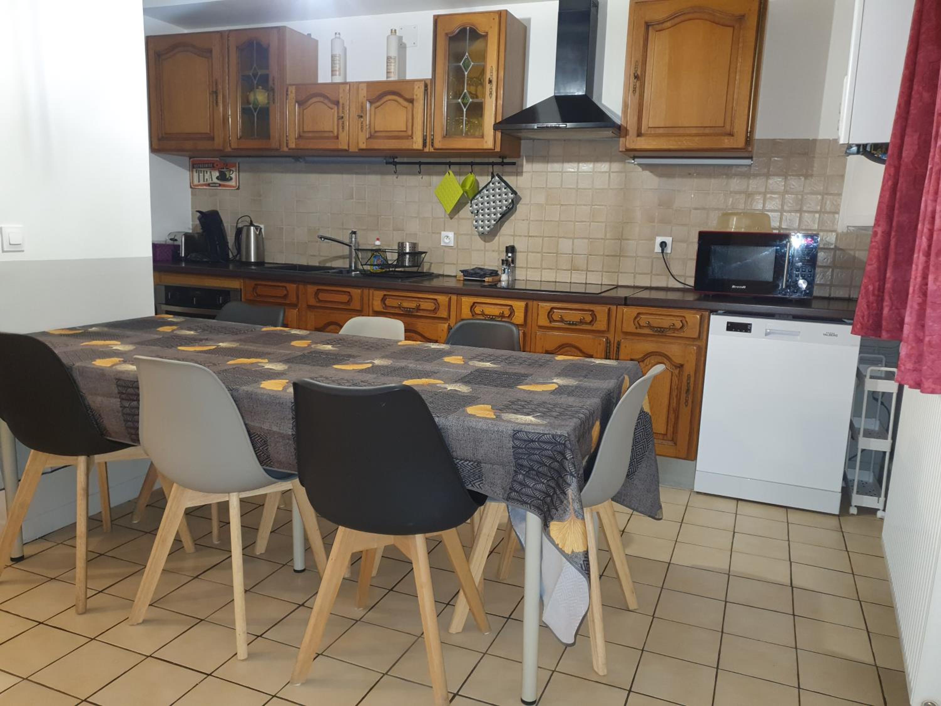 Three-Bedroom House - Photo 8