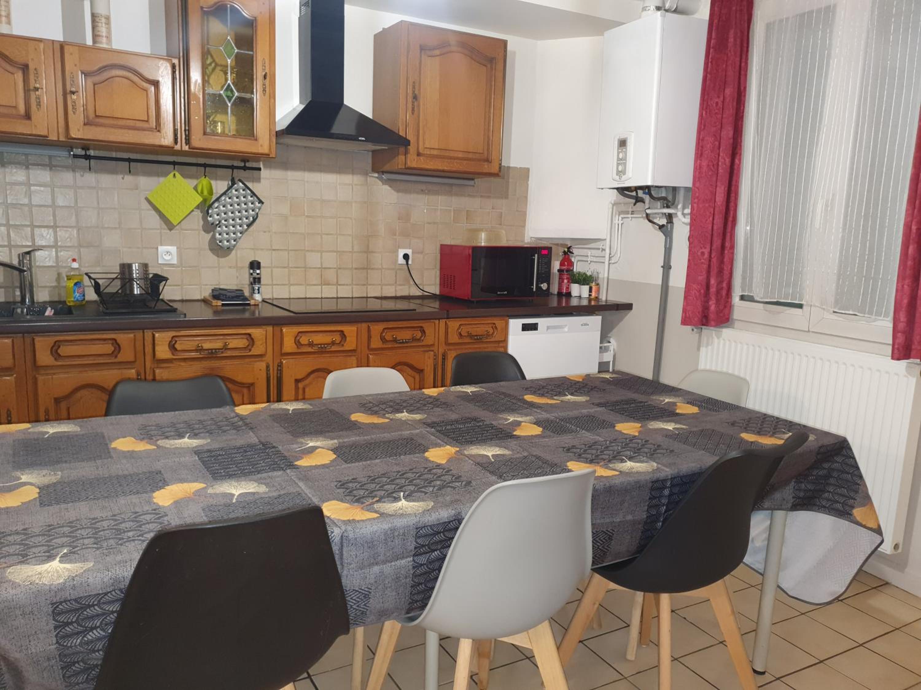 Three-Bedroom House - Photo 9