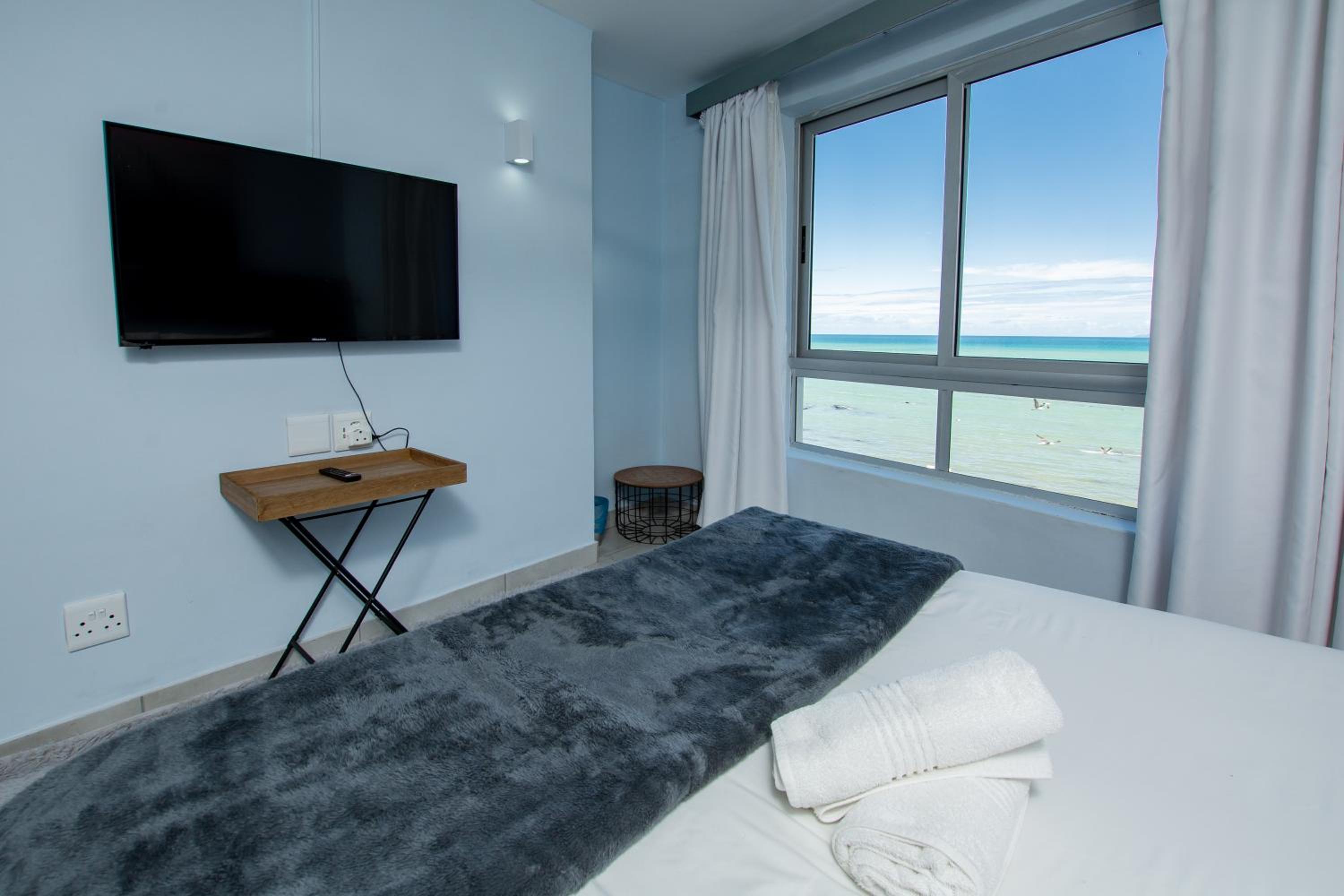 One Bedroom Sea Facing Suite photo 2
