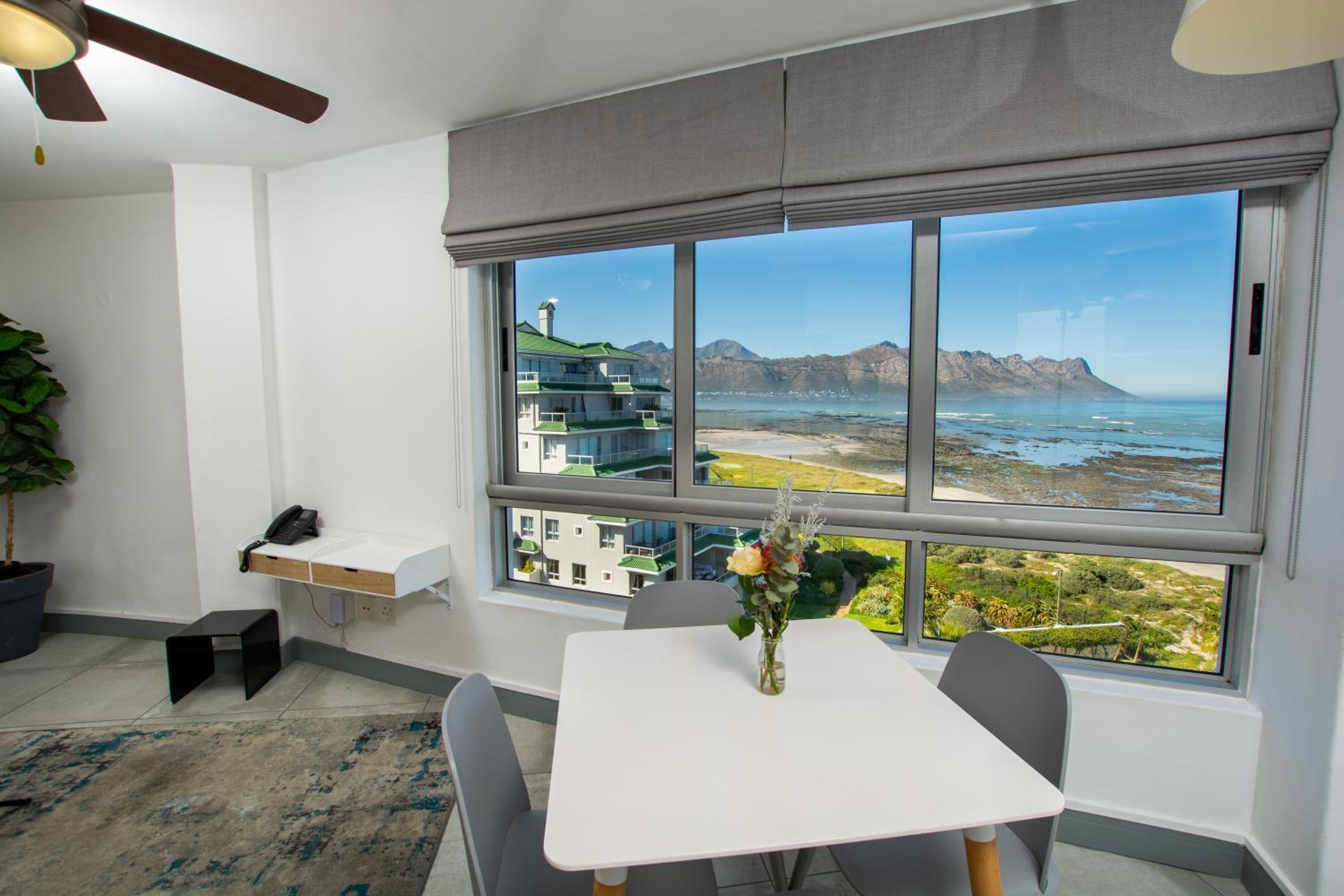 Luxury Family Room Sea Facing photo 2