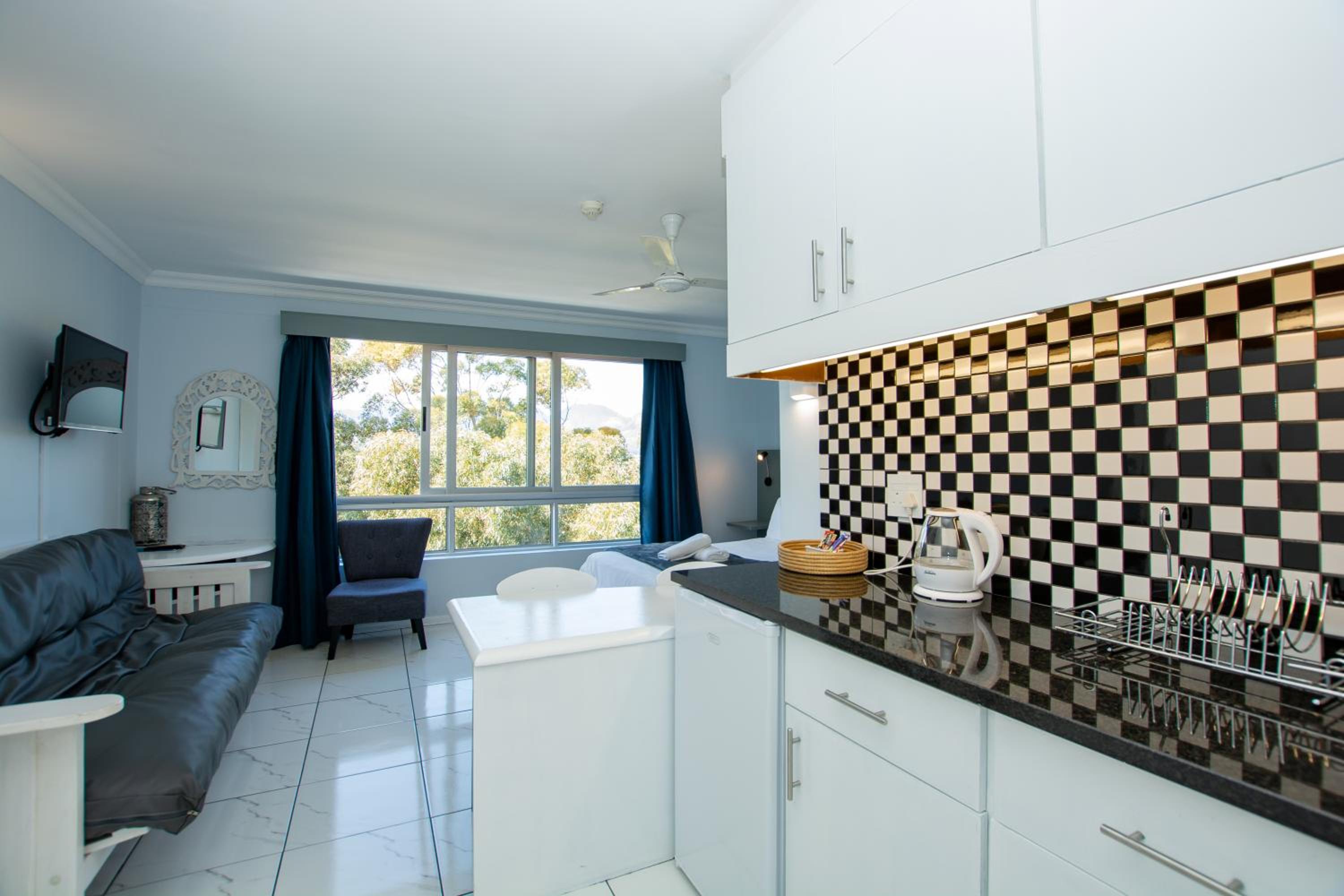 Studio with Mountain View - Photo 21