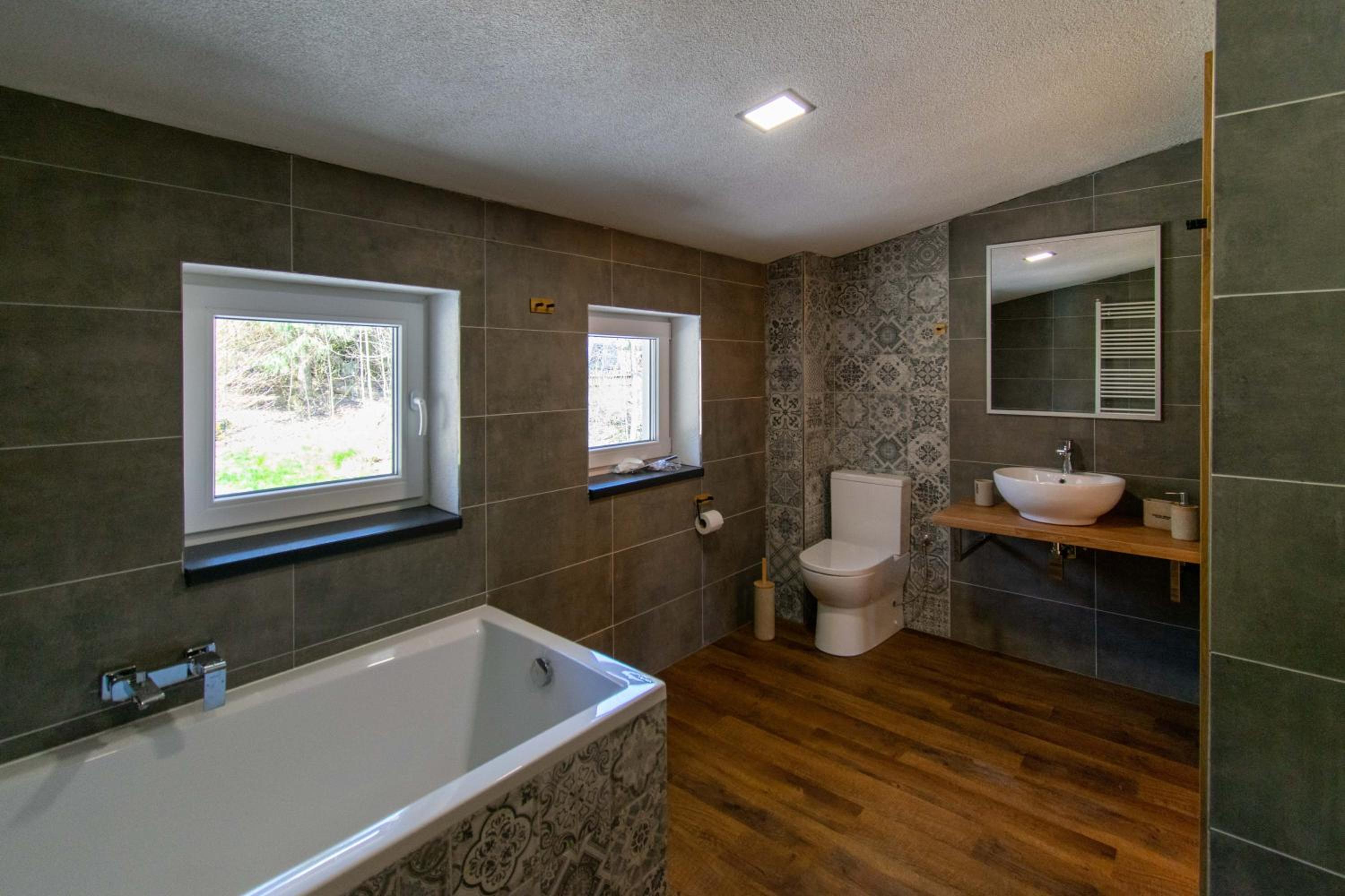 Six-Bedroom House photo 2