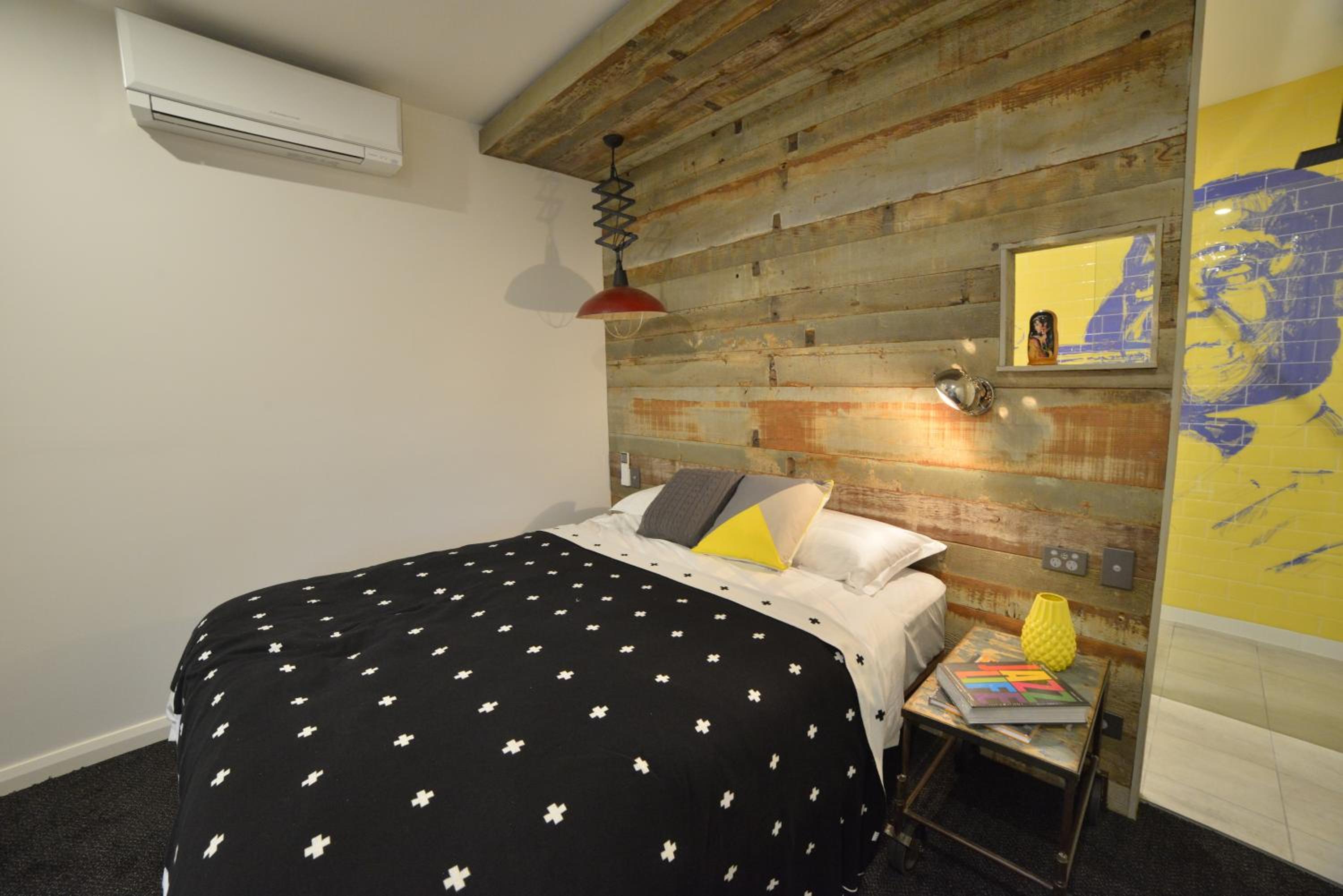 Louis Queen Room