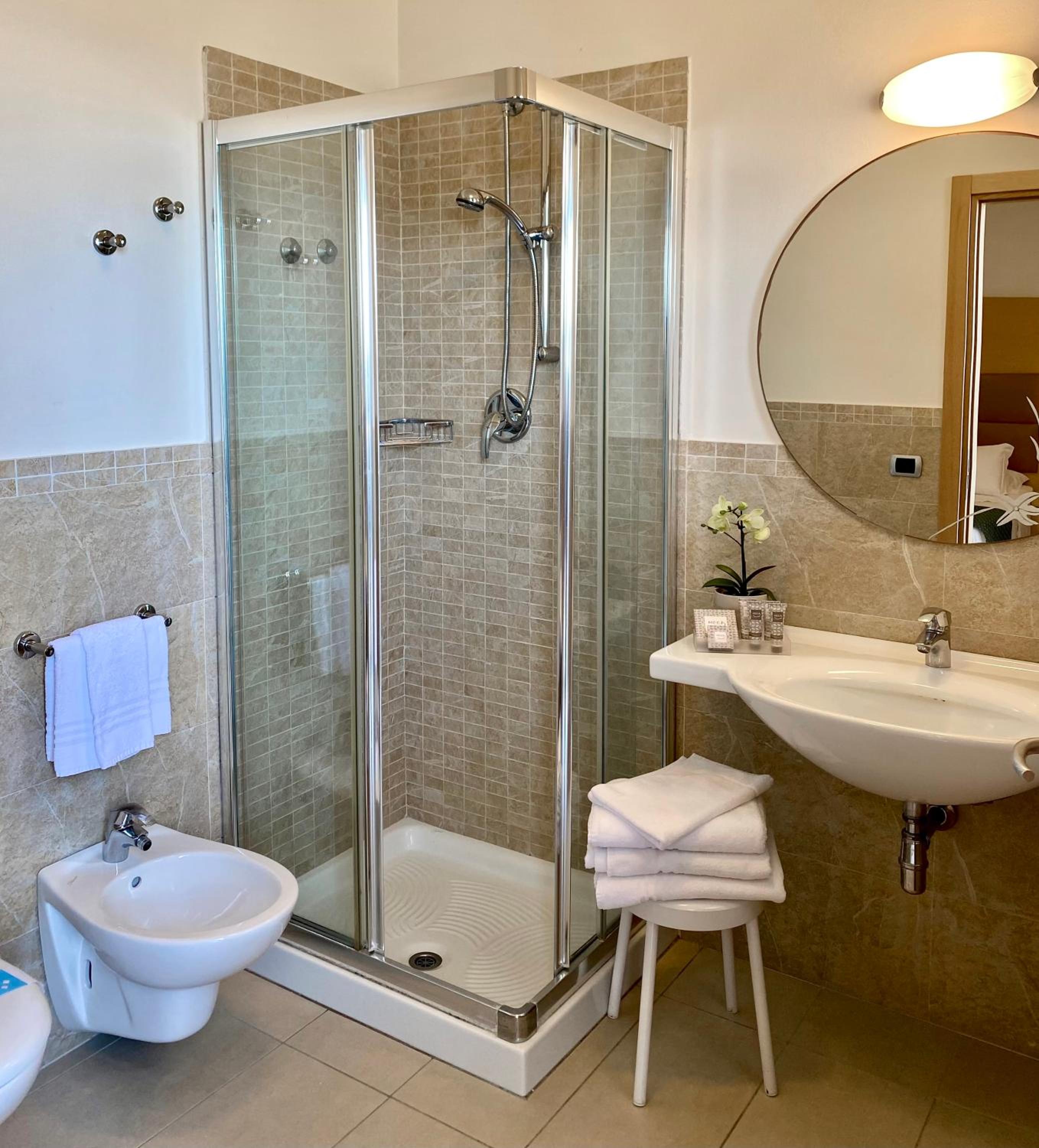 Double or Twin Room with Side Sea View photo 2