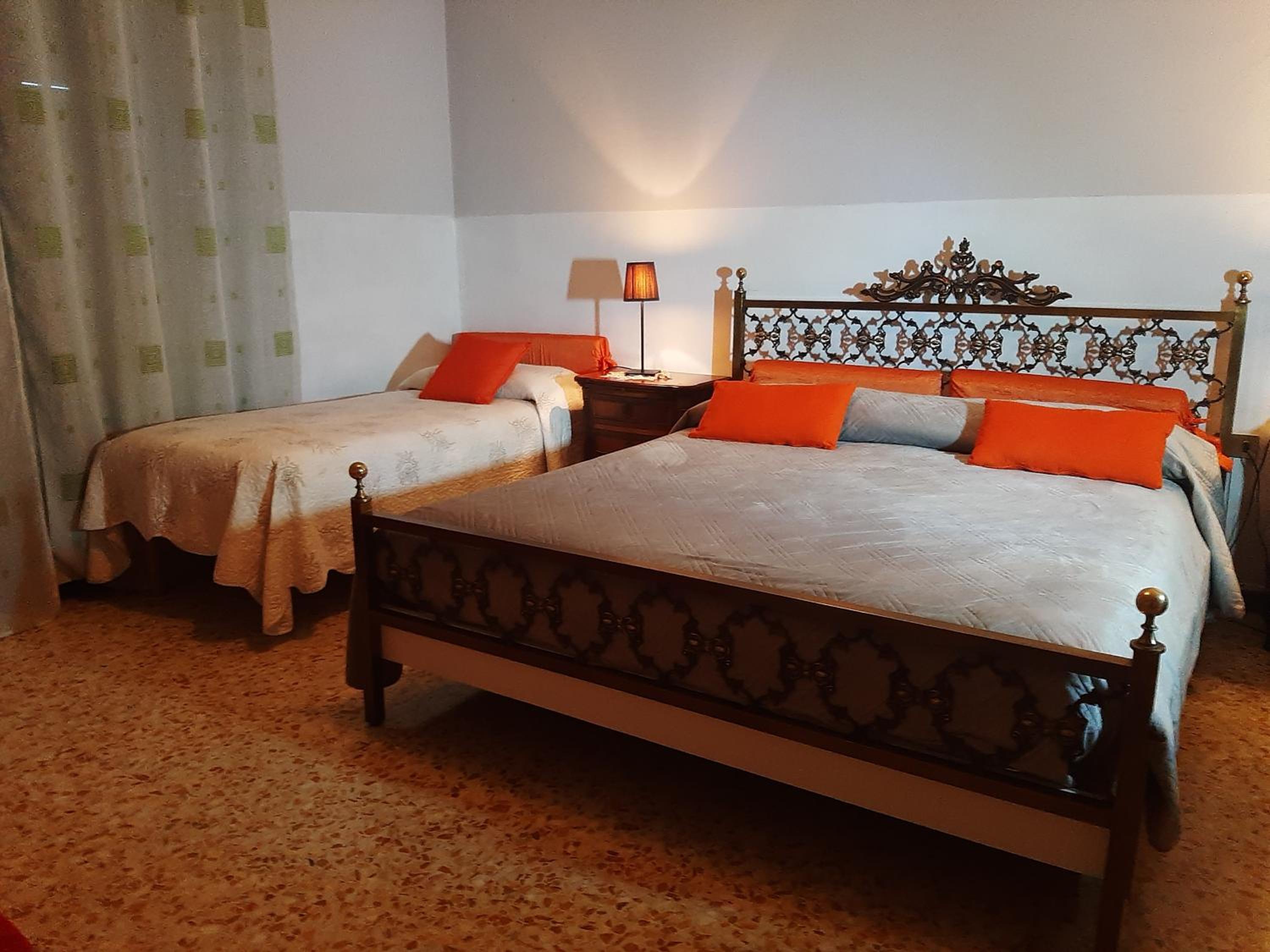 Deluxe Triple Room with Private Bathroom photo 1