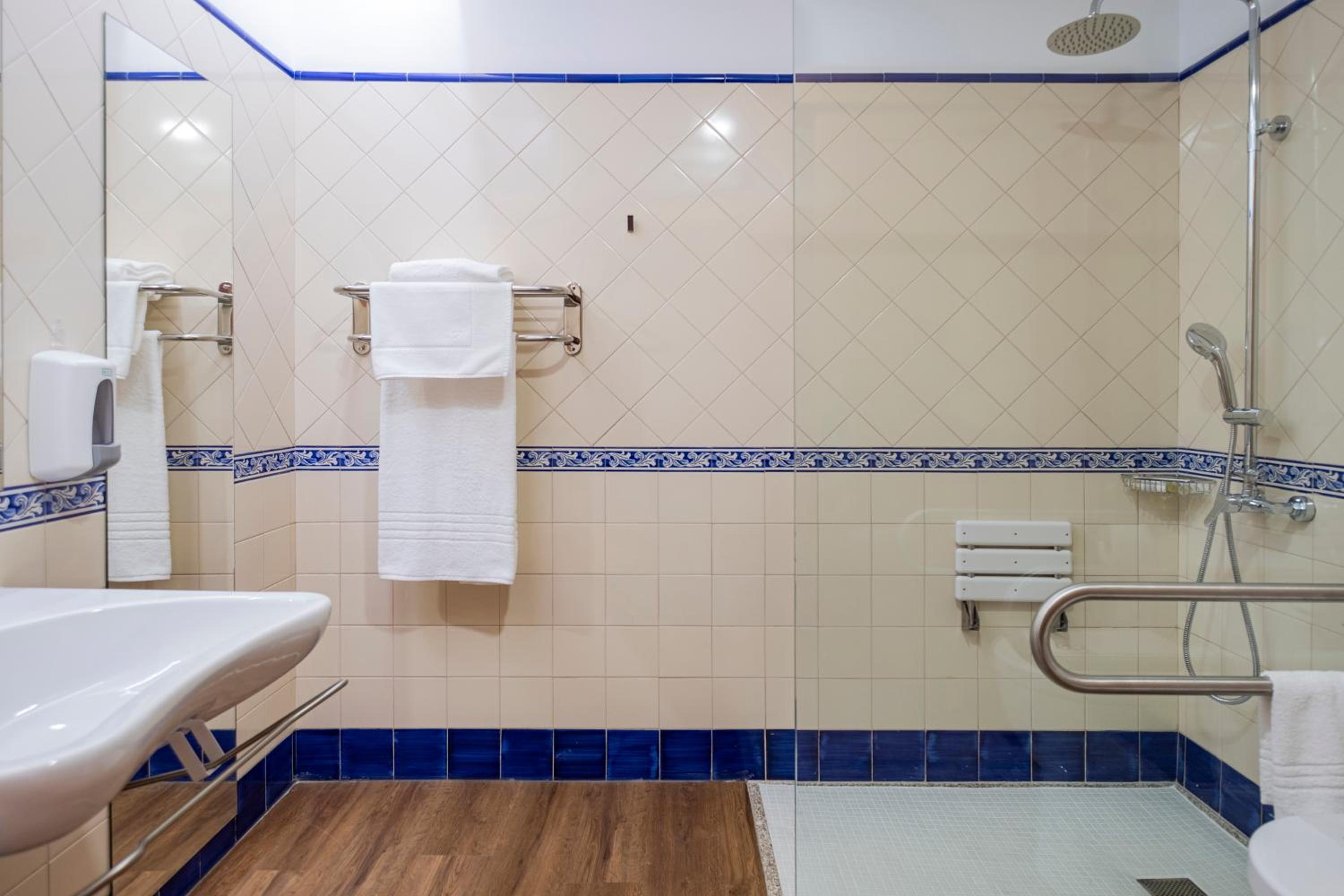 Triple Room - Disability Access photo 3