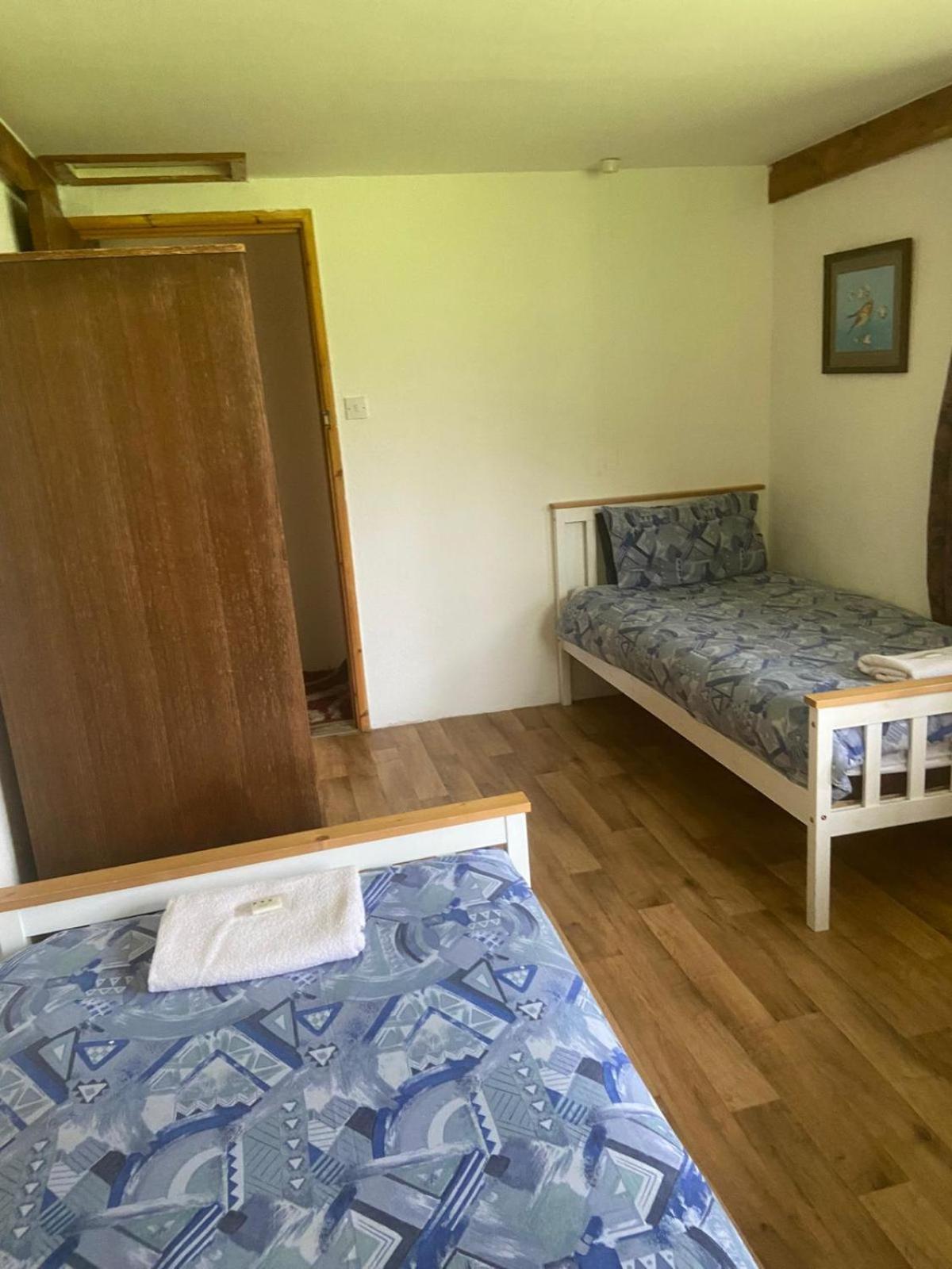 Twin Room with Shared Bathroom photo 2