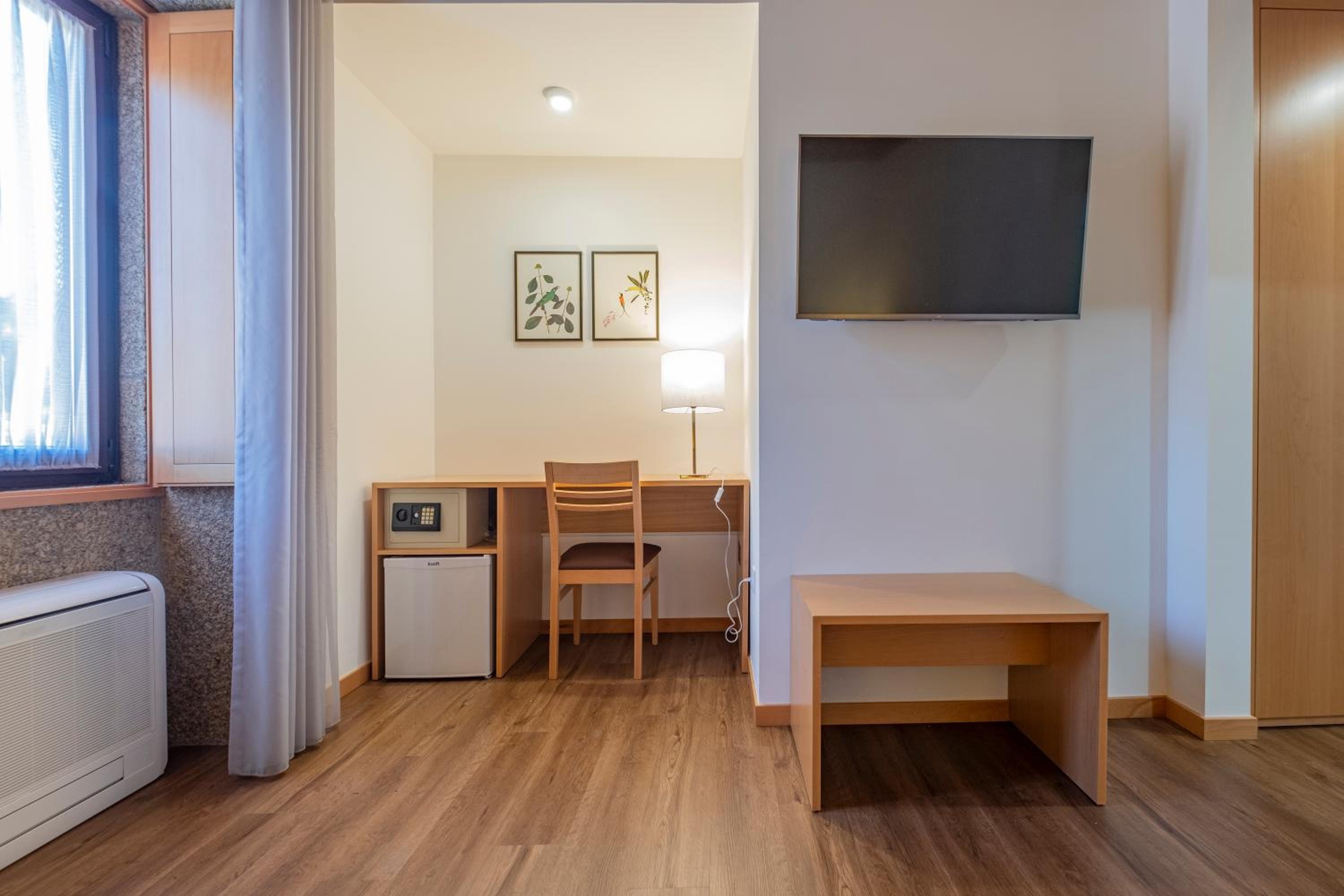 Superior Deluxe Double or Twin Room  photo 1